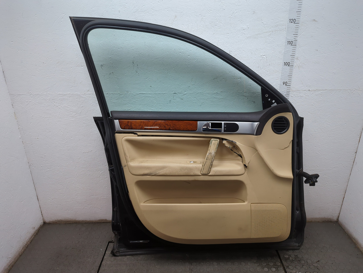 Дверь передняя левая