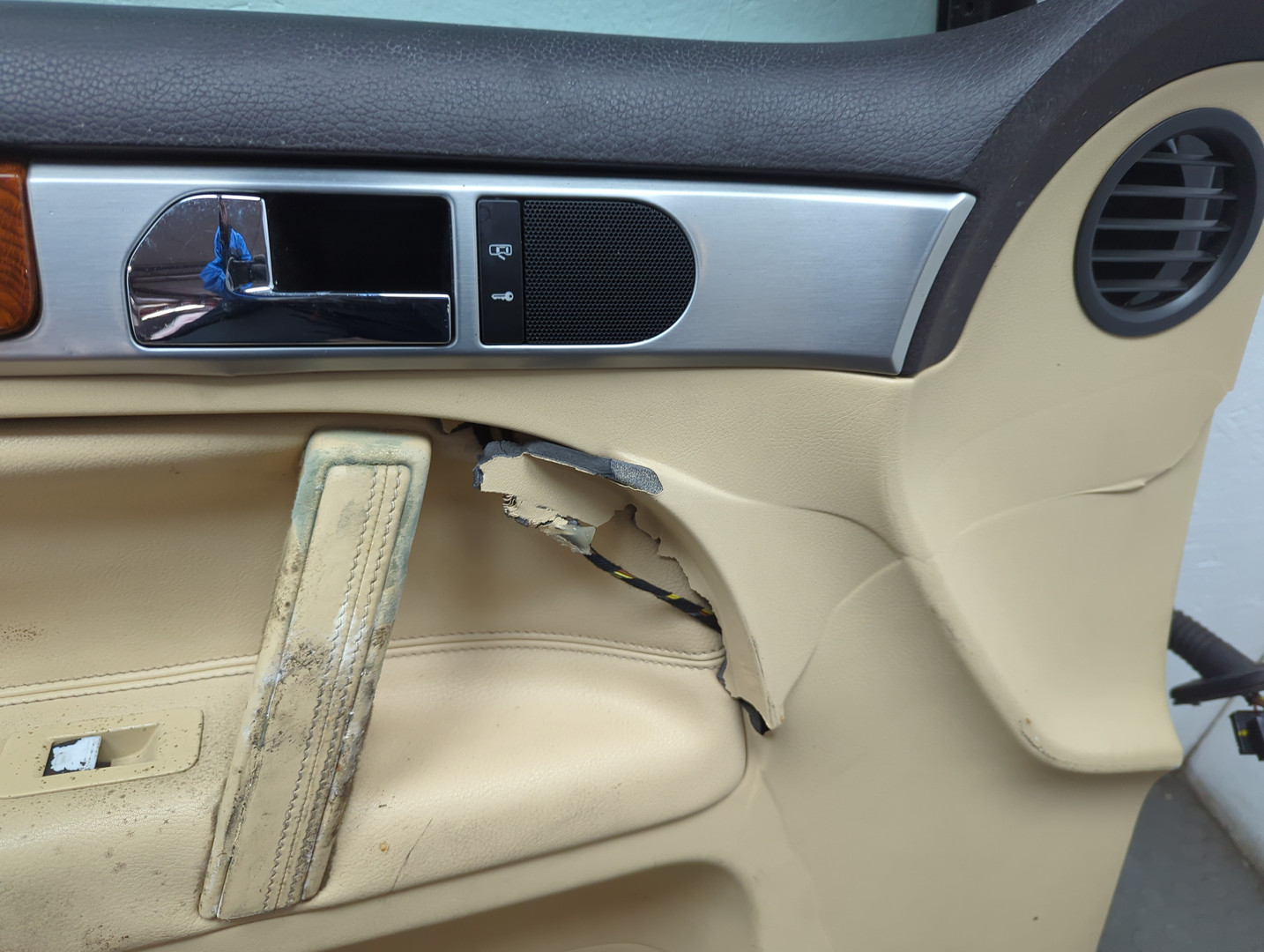 Дверь передняя левая