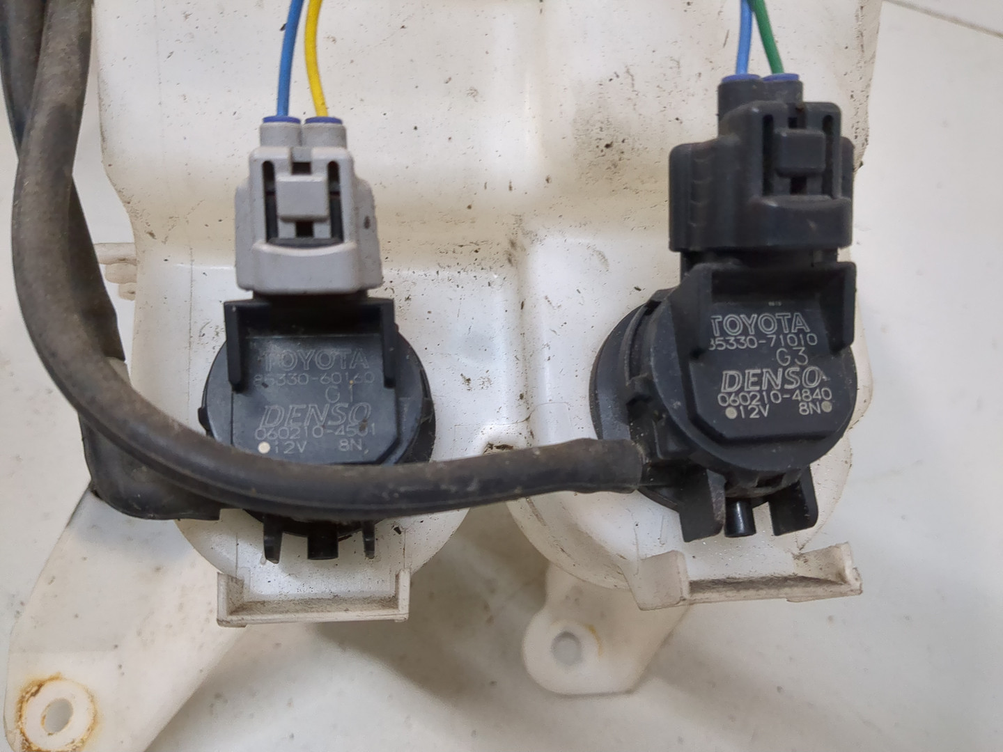 Бачок омывателя лобового стекла