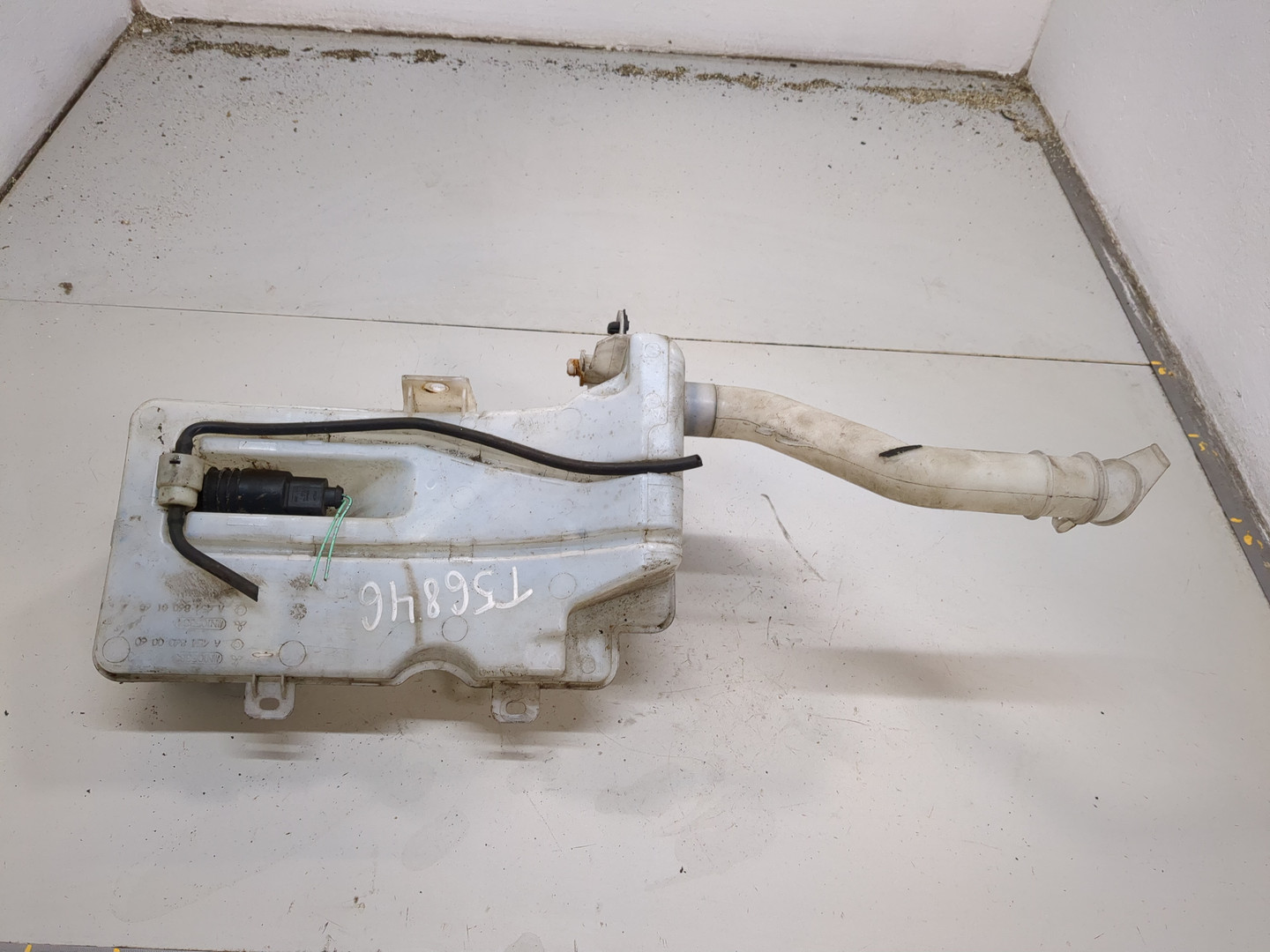 Бачок омывателя лобового стекла