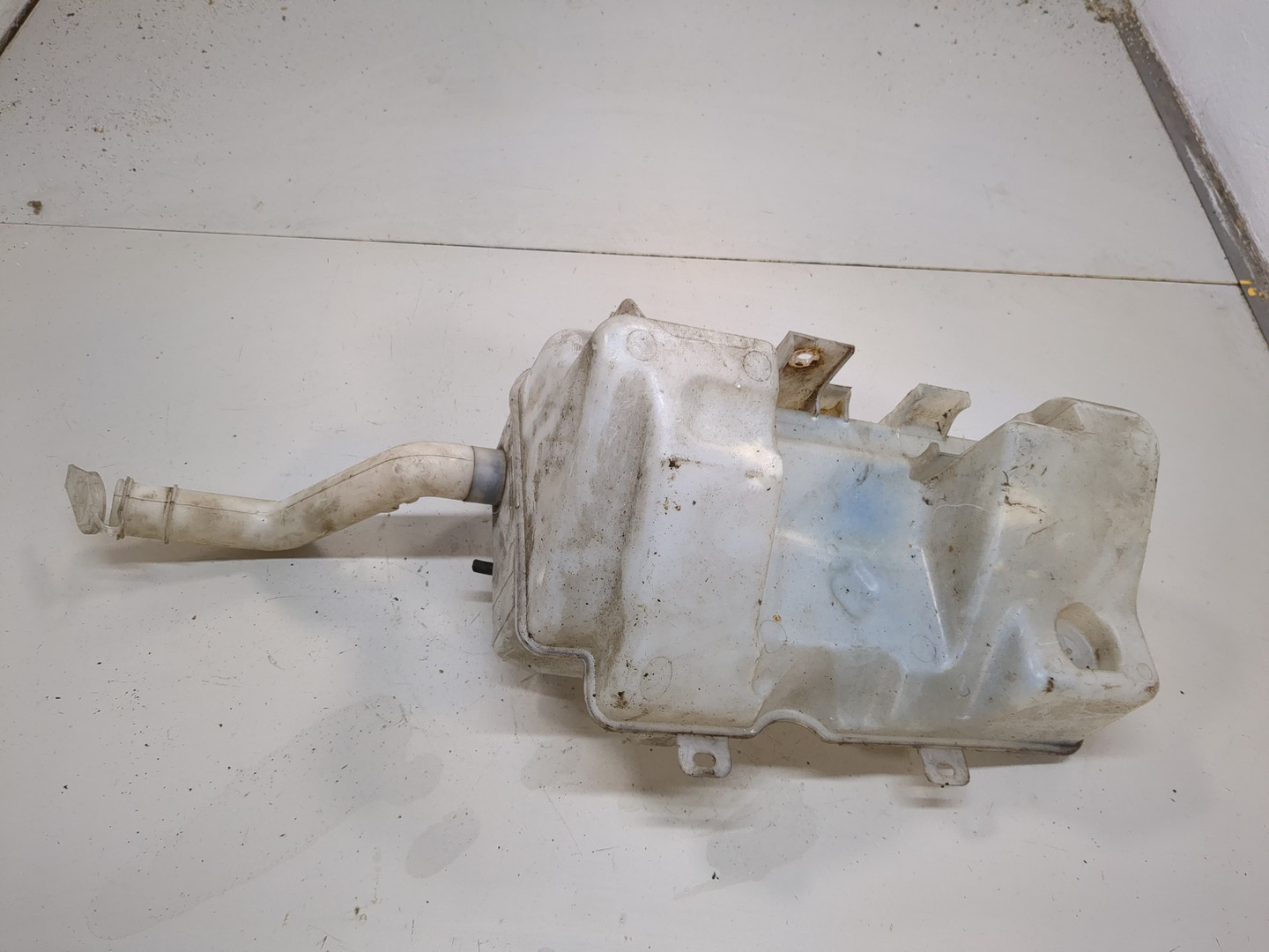 Бачок омывателя лобового стекла