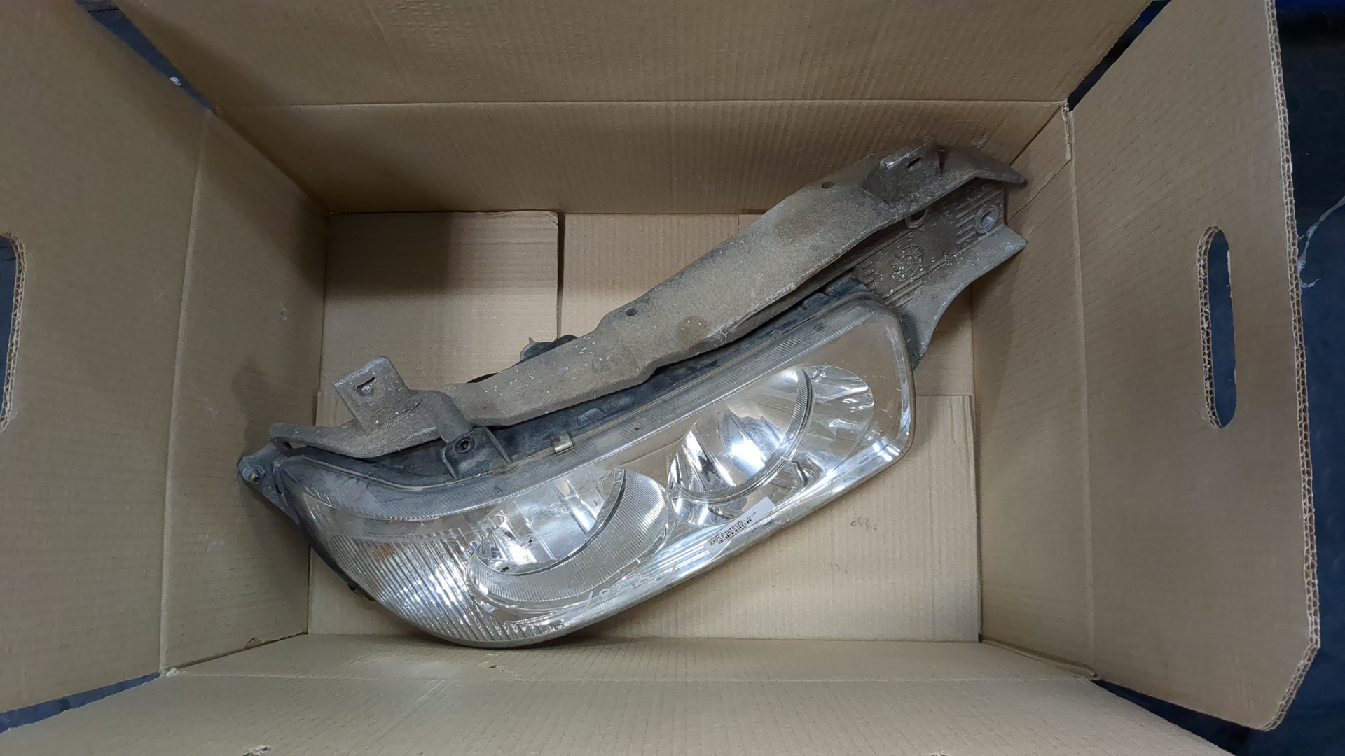 Фара правая