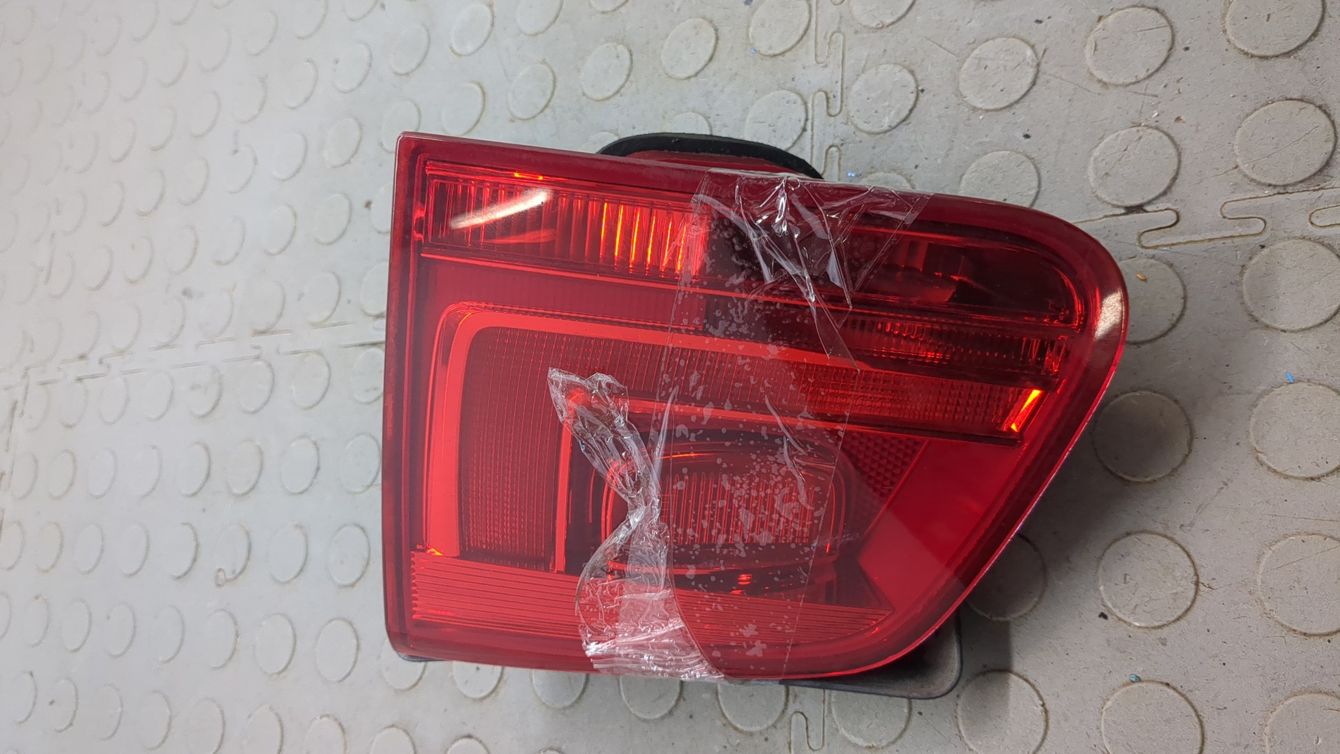 Фонарь задний внутренний правый