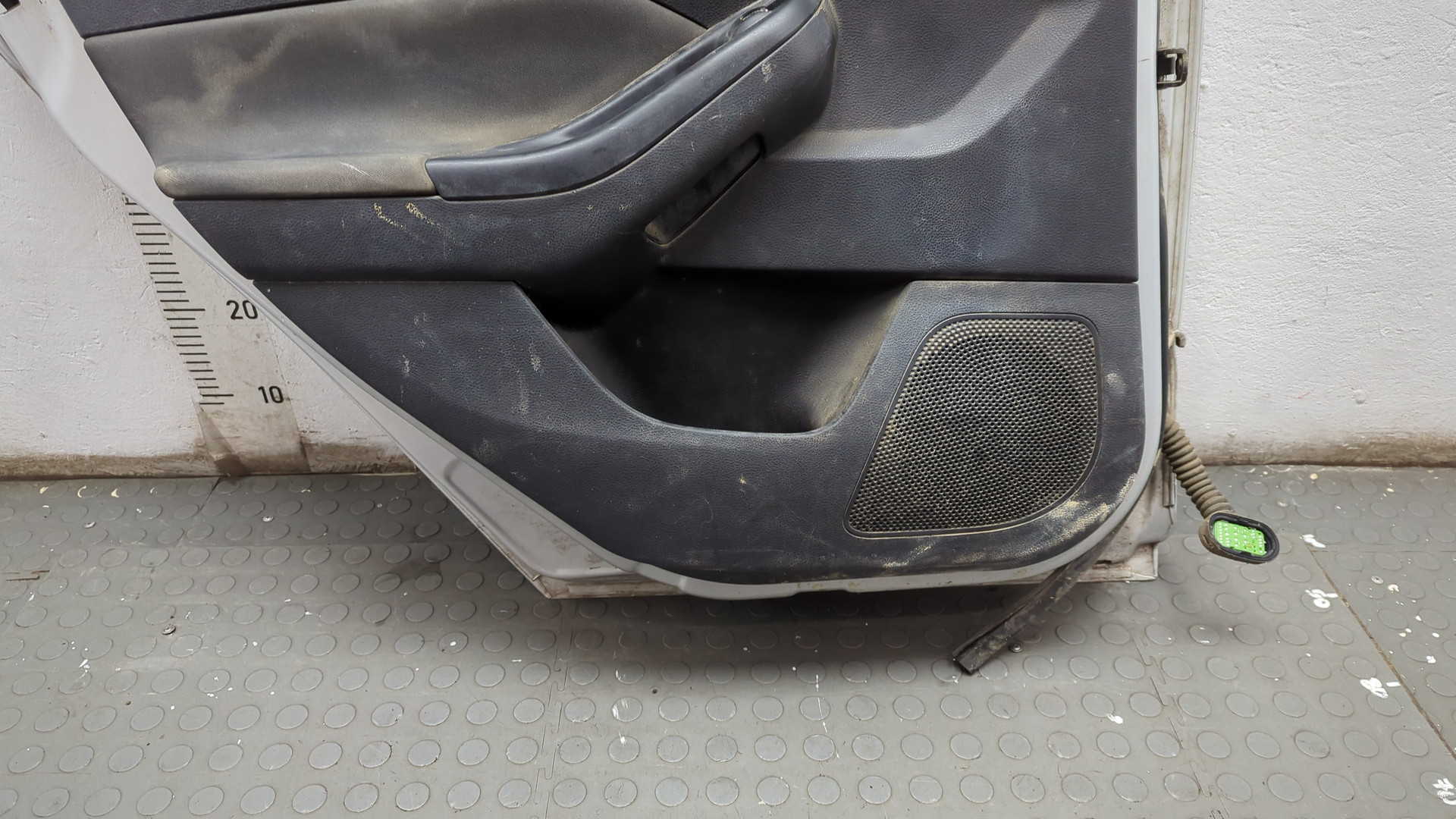 Дверь задняя левая