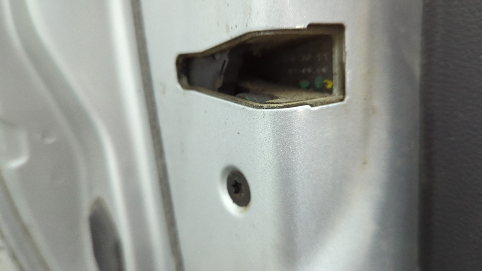 Дверь задняя левая