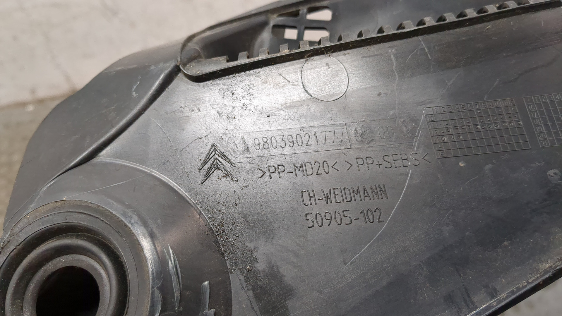 Решетка стеклоочистителей (Жабо)