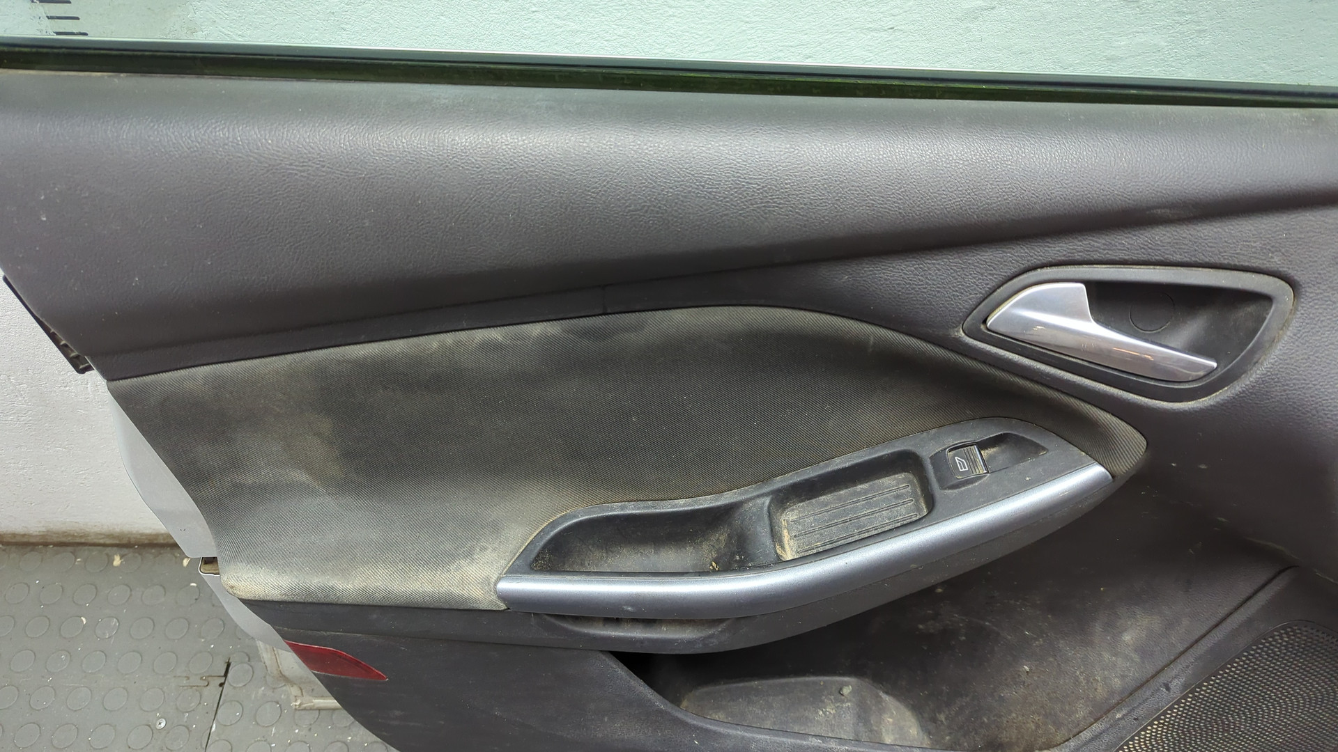 Дверь передняя левая