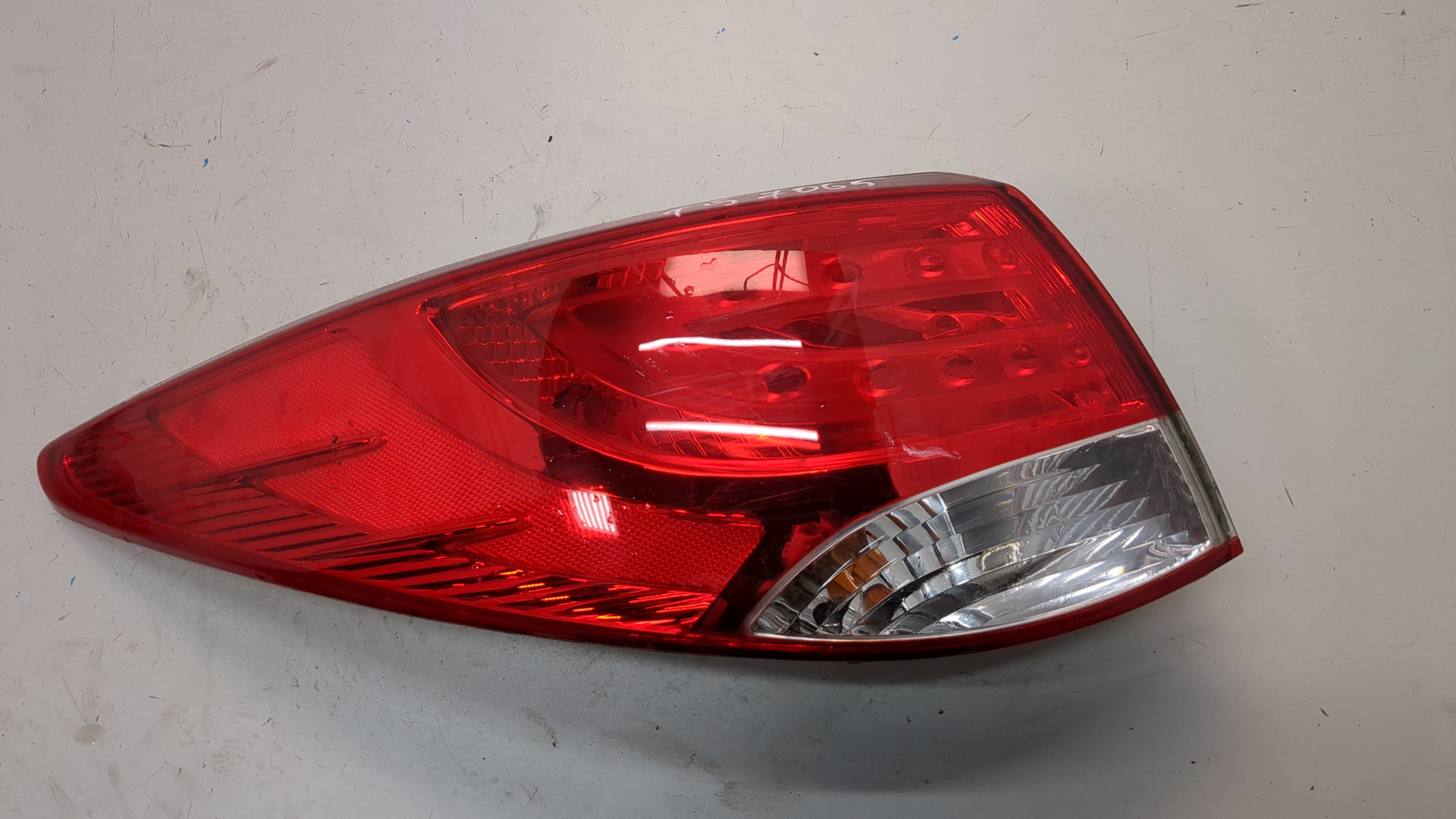 Фонарь задний левый