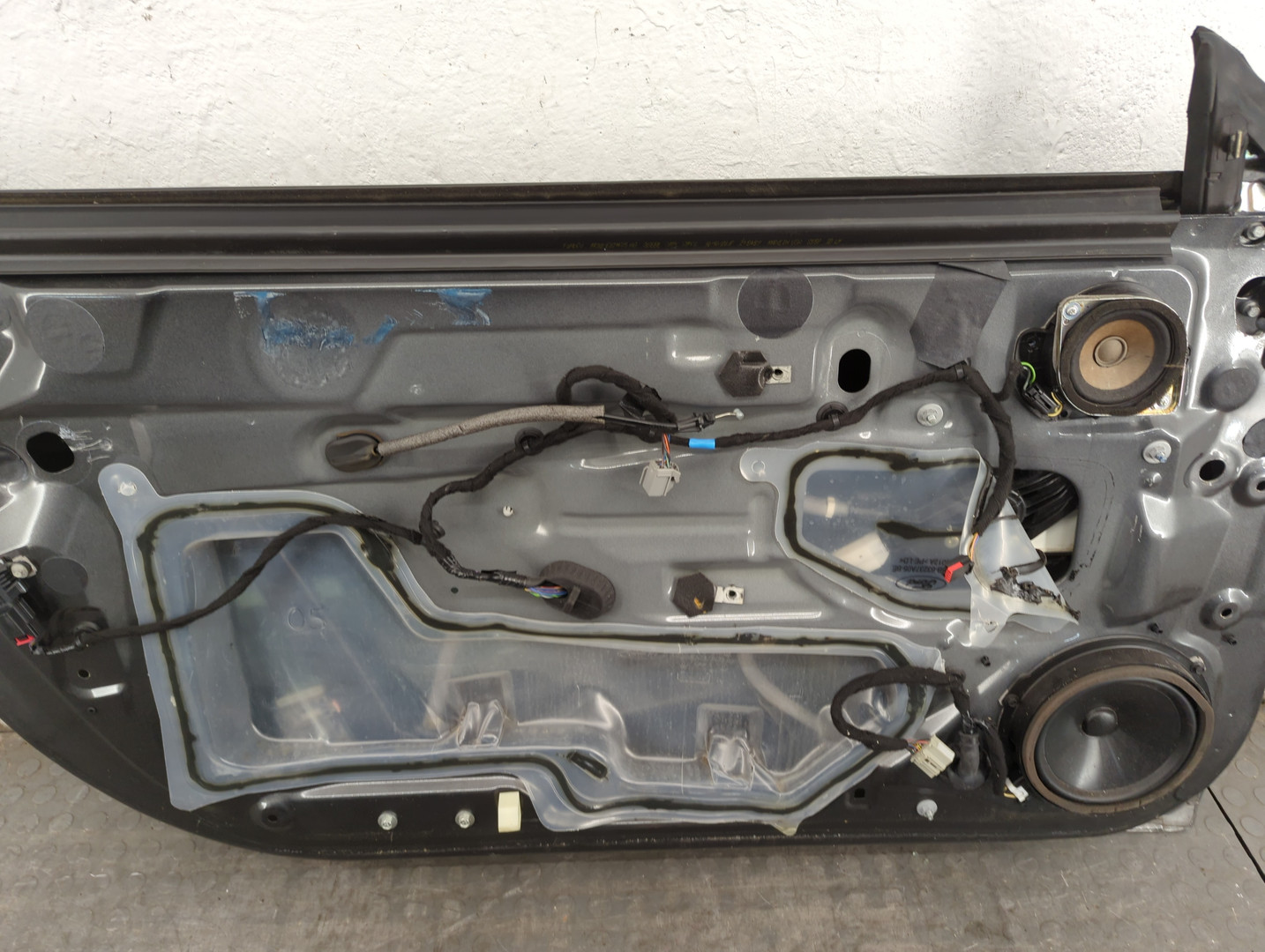 Дверь передняя левая