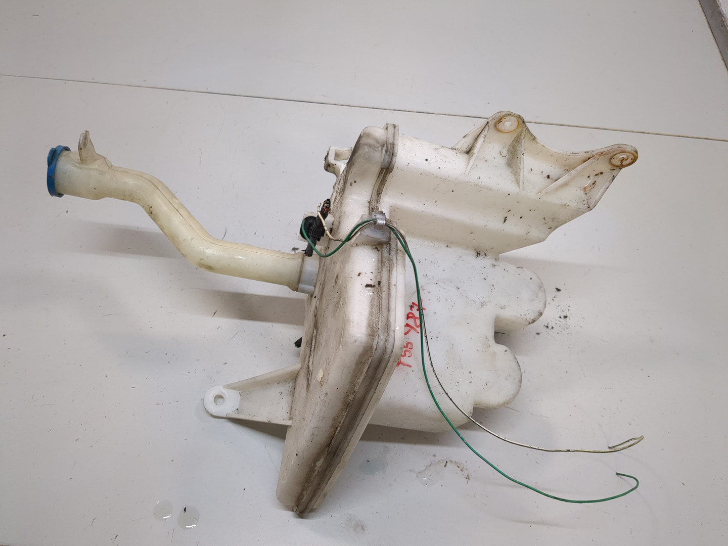 Бачок омывателя лобового стекла