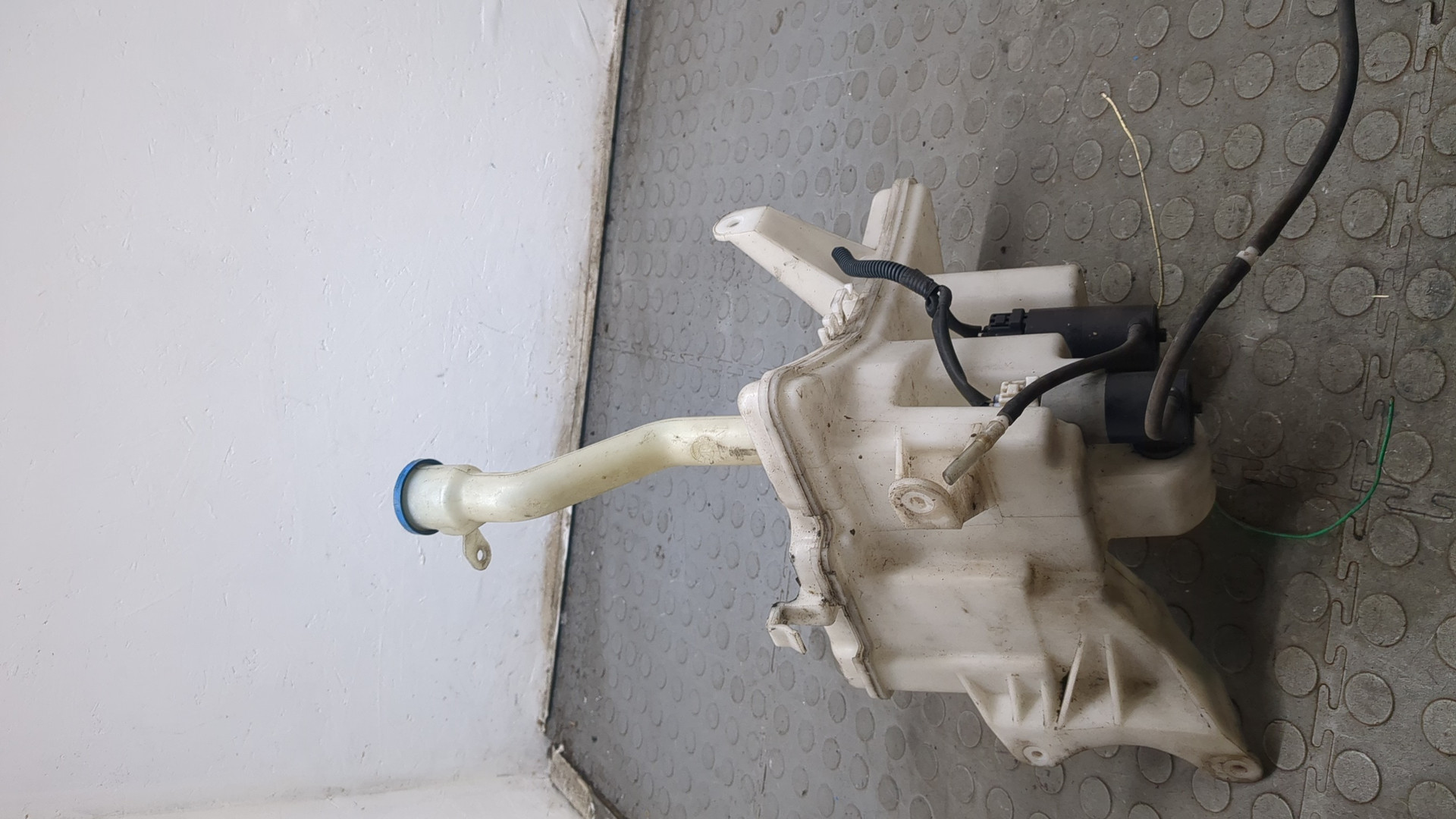 Бачок омывателя лобового стекла