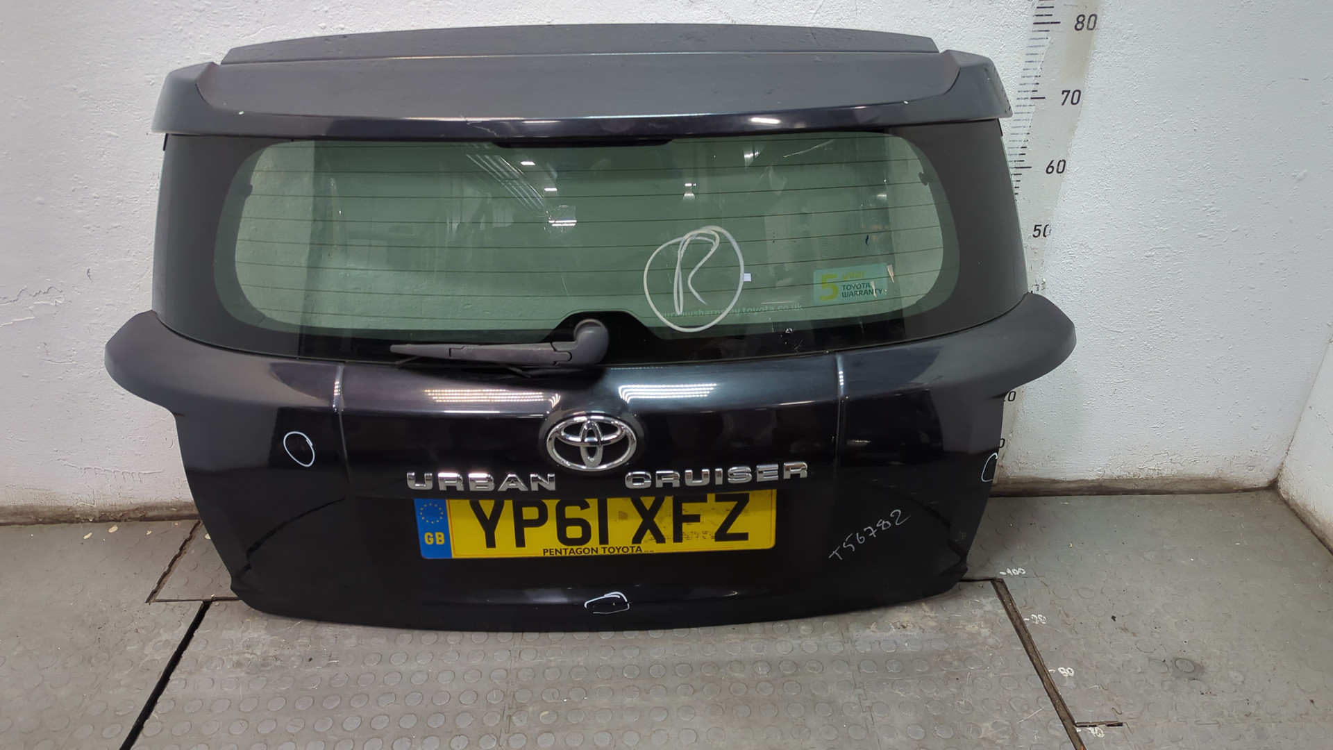 Дверь багажника