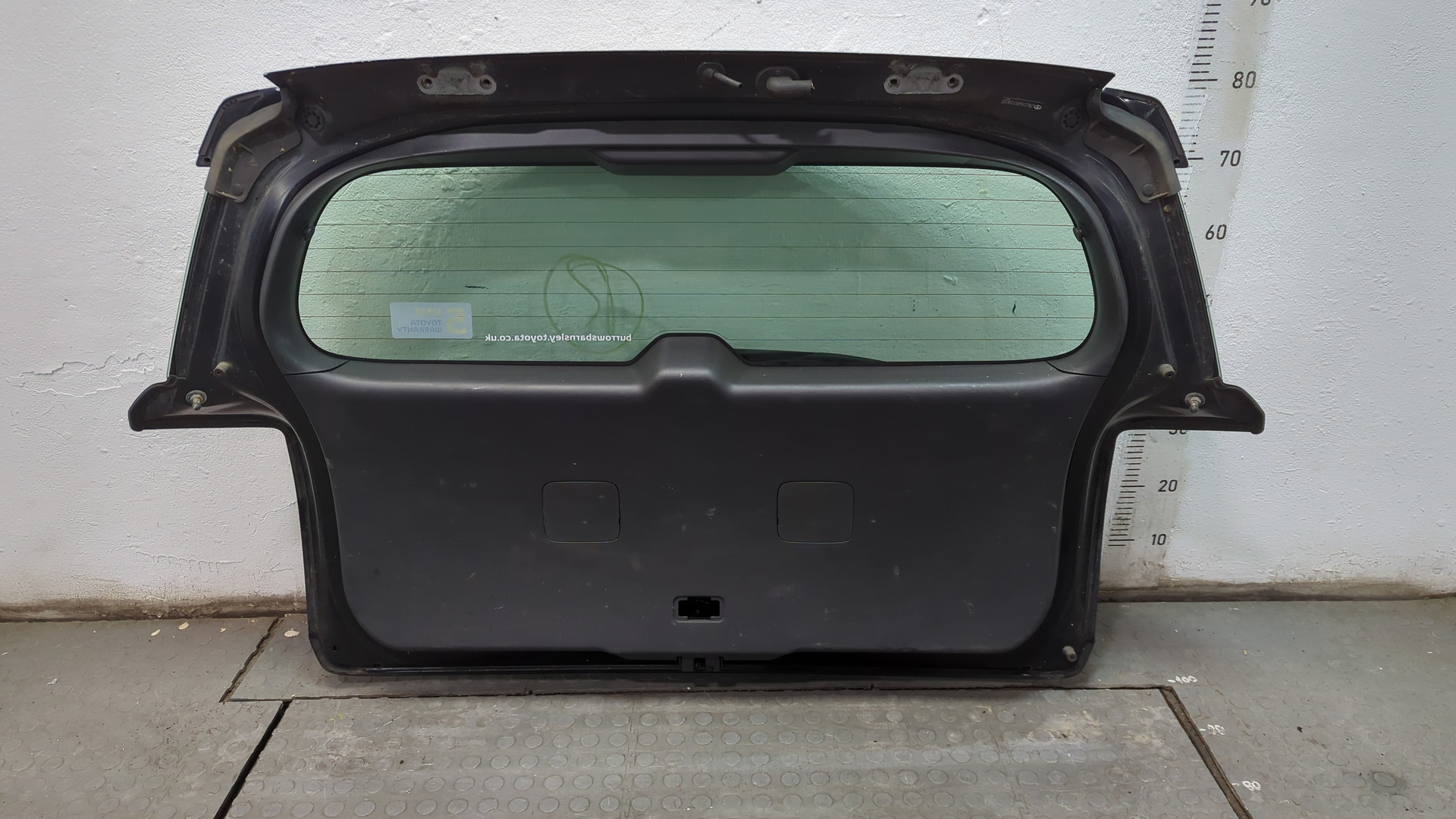 Дверь багажника