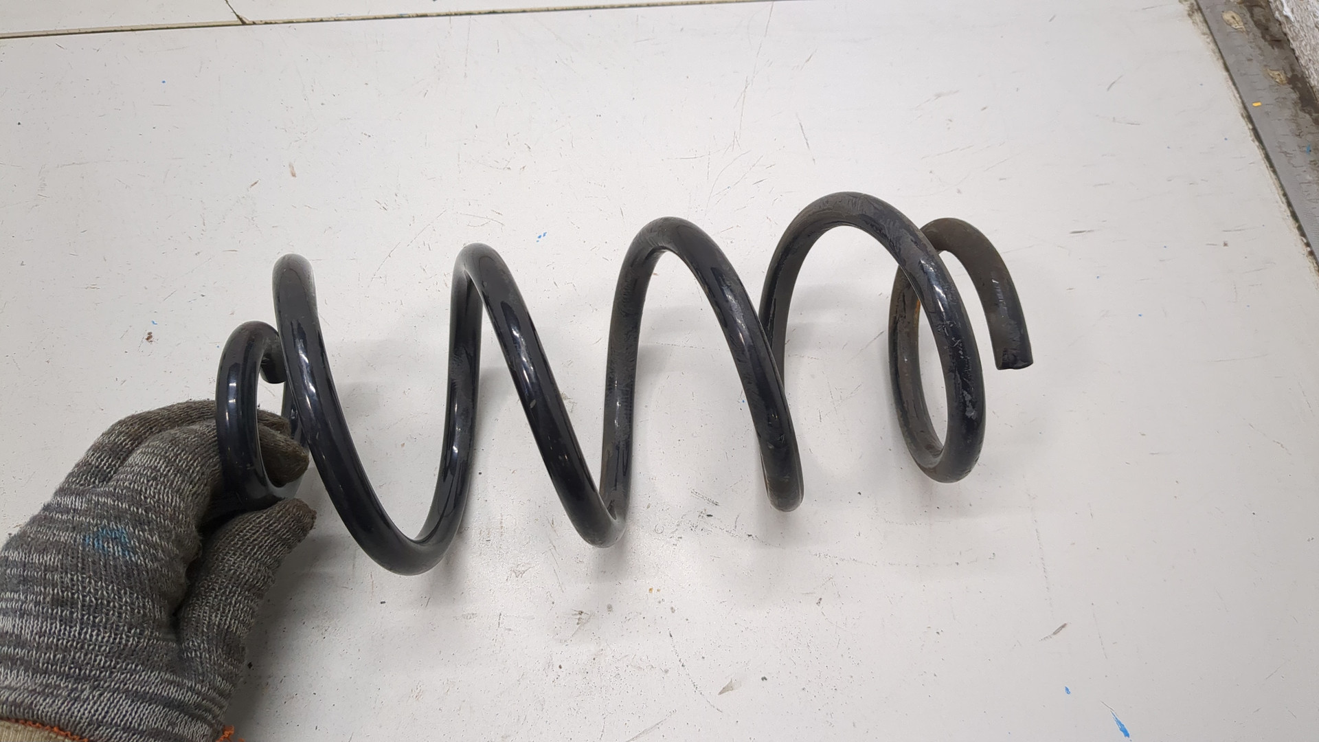 Пружина задняя