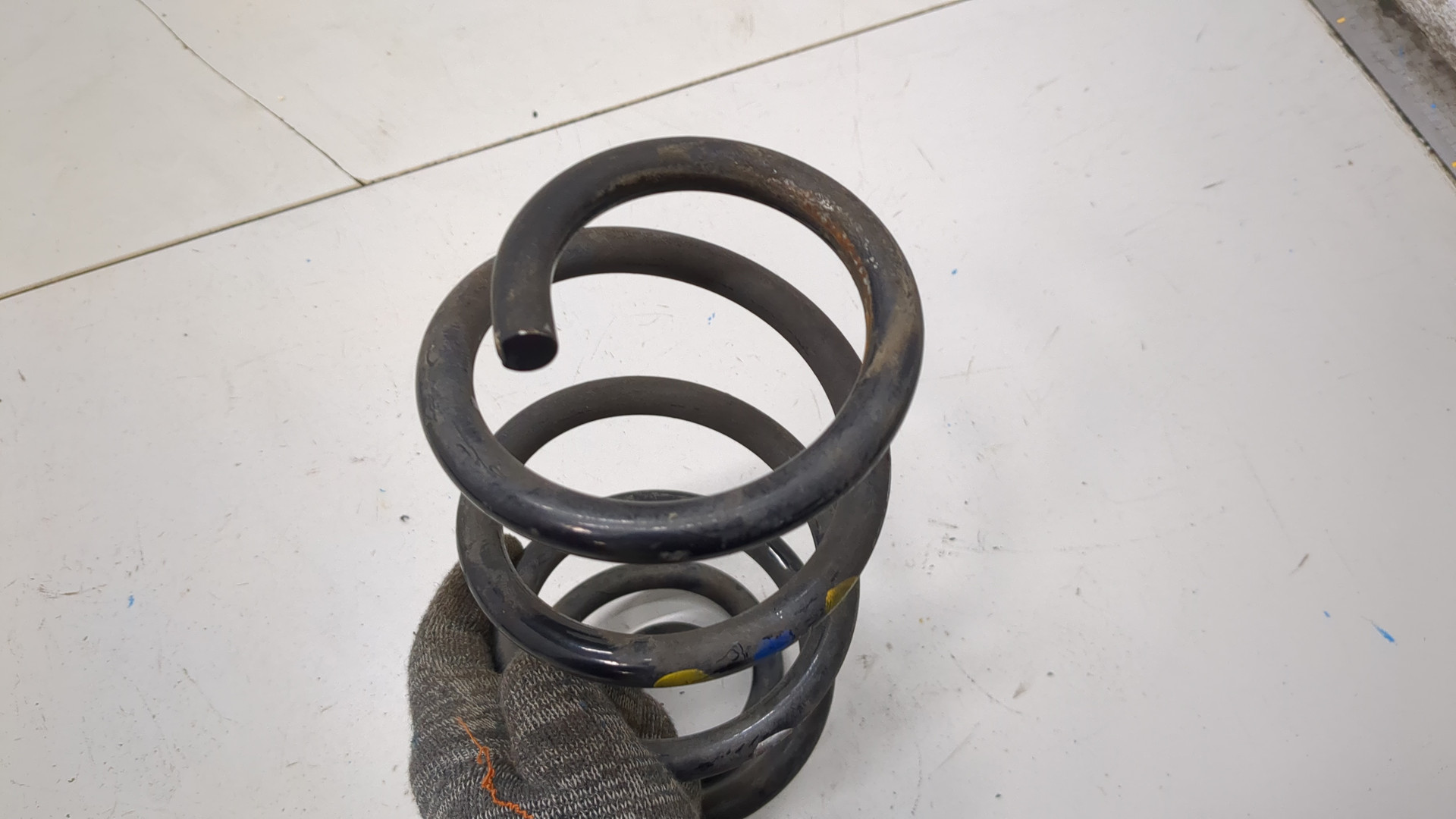 Пружина задняя