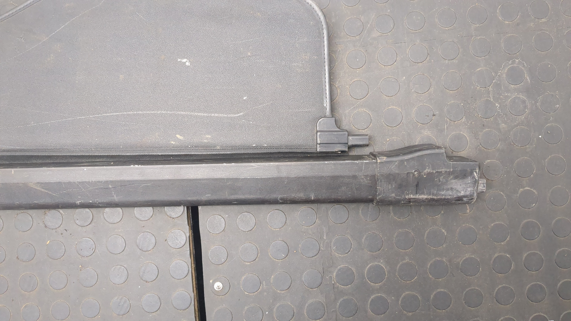 Шторка багажника