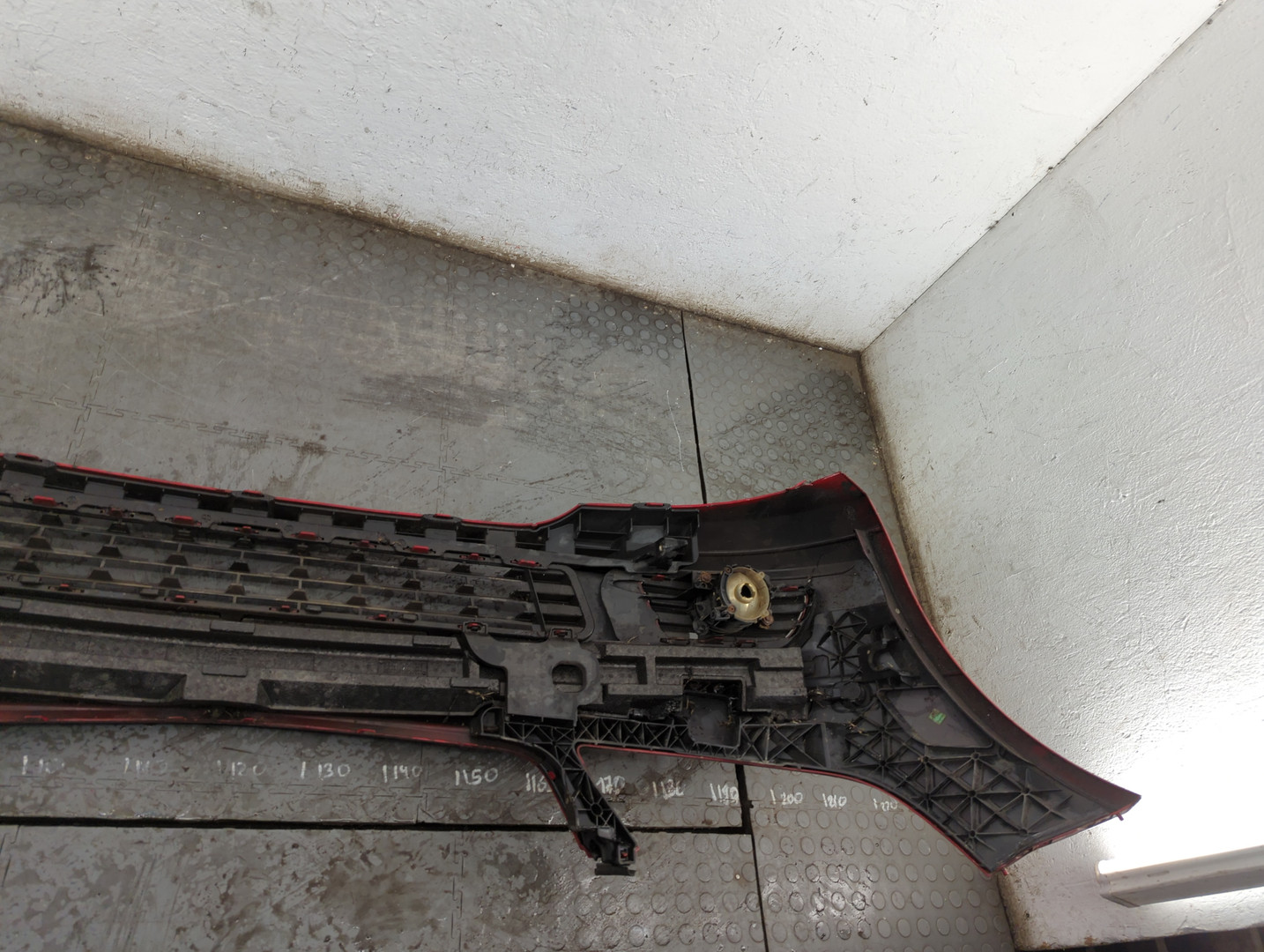 Бампер передний