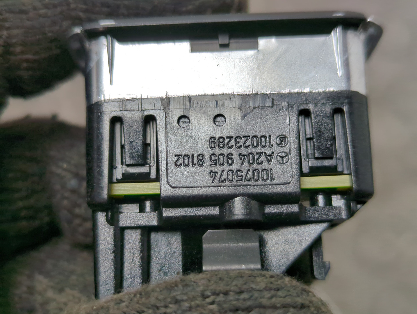 Кнопка стеклоподъемника