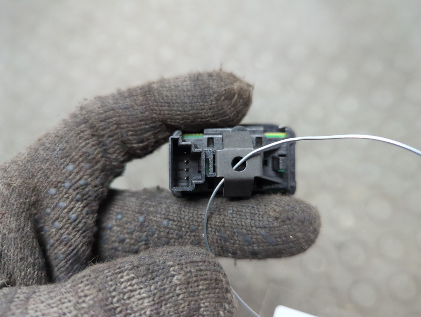 Кнопка стеклоподъемника