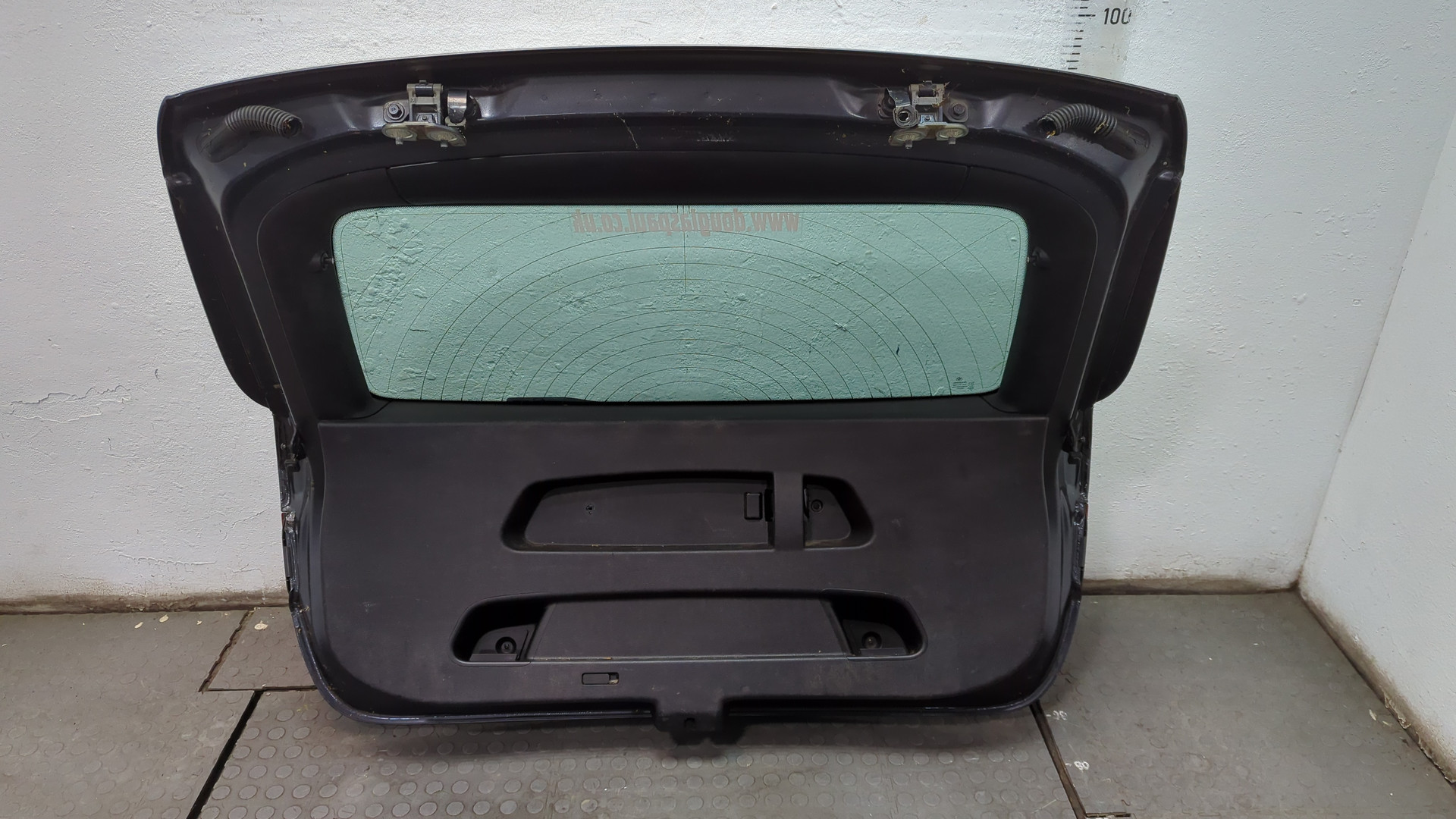 Дверь багажника