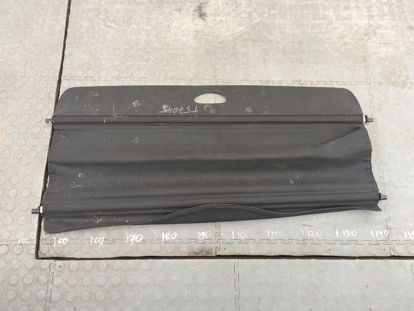 Шторка багажника