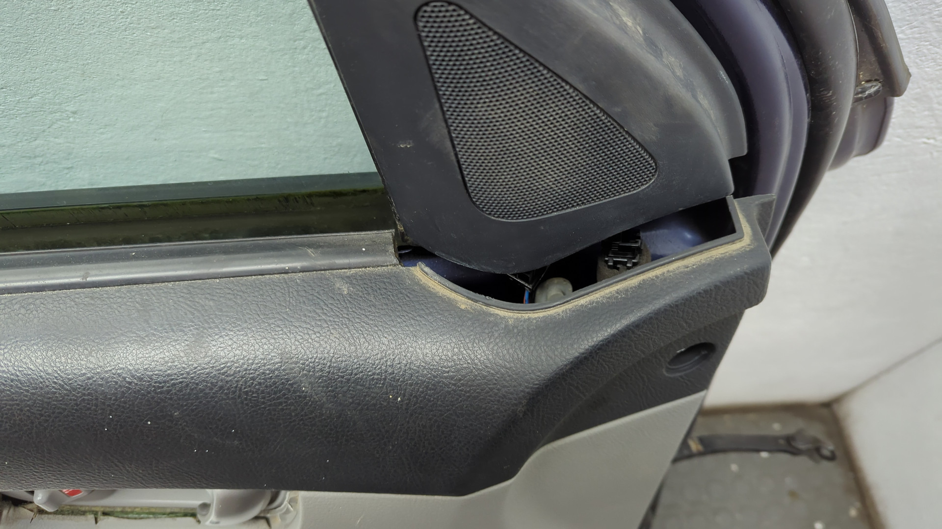 Дверь передняя левая