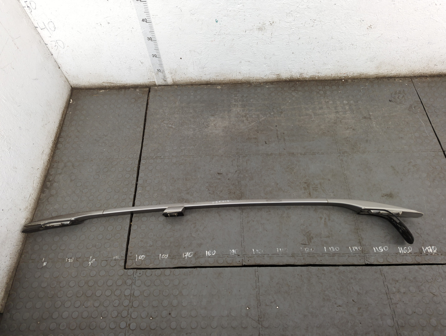 Рейлинг (релинг) правый (планка на крышу)