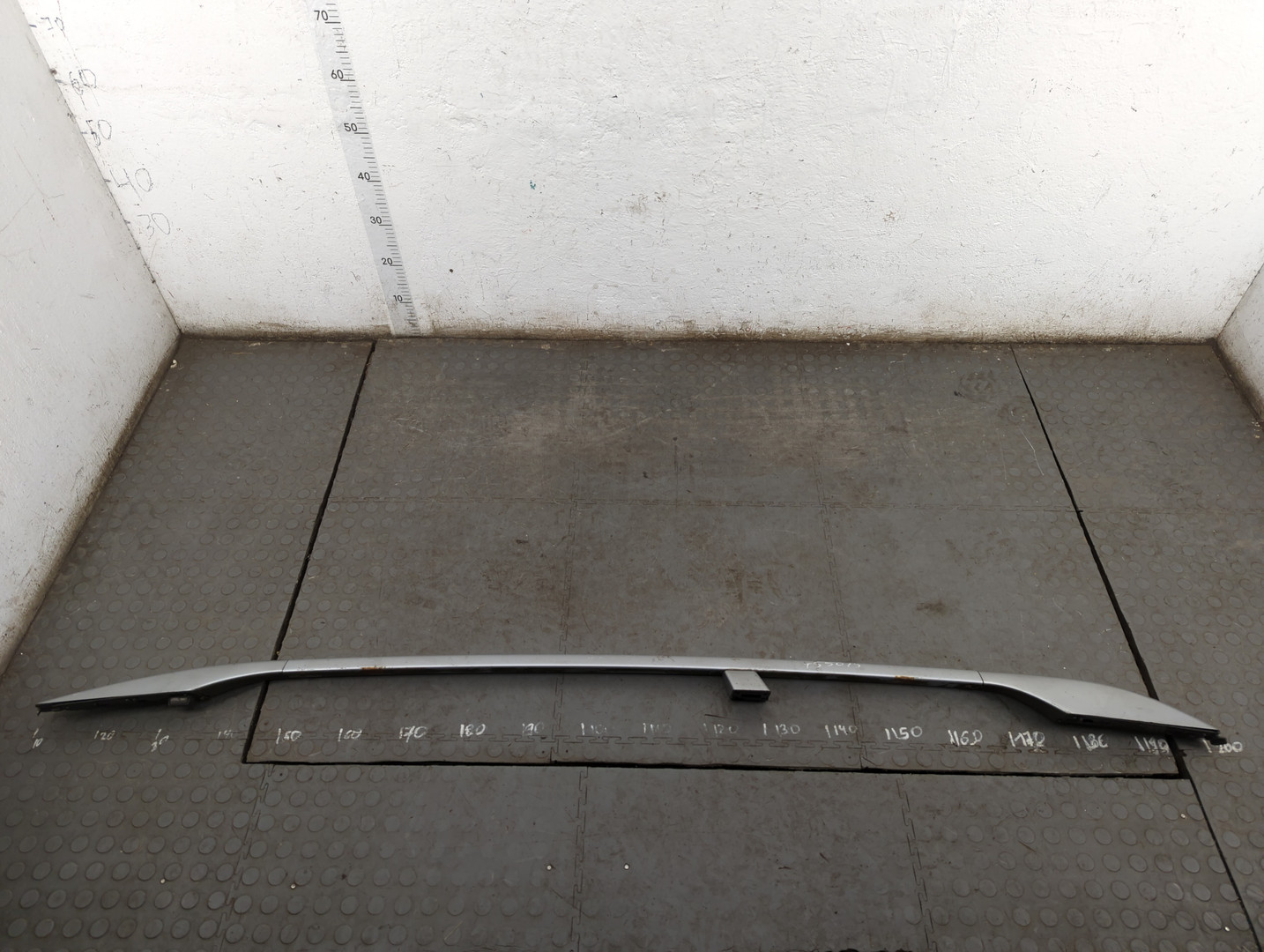 Рейлинг (релинг) левый (планка на крышу)