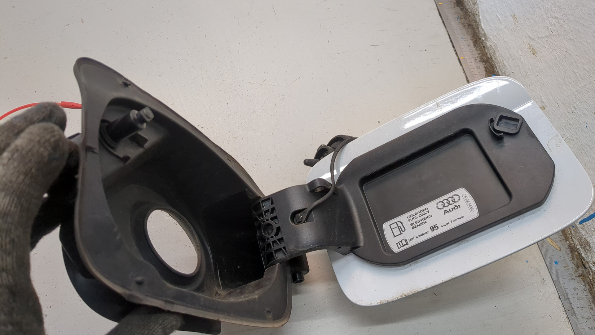 Лючок бензобака