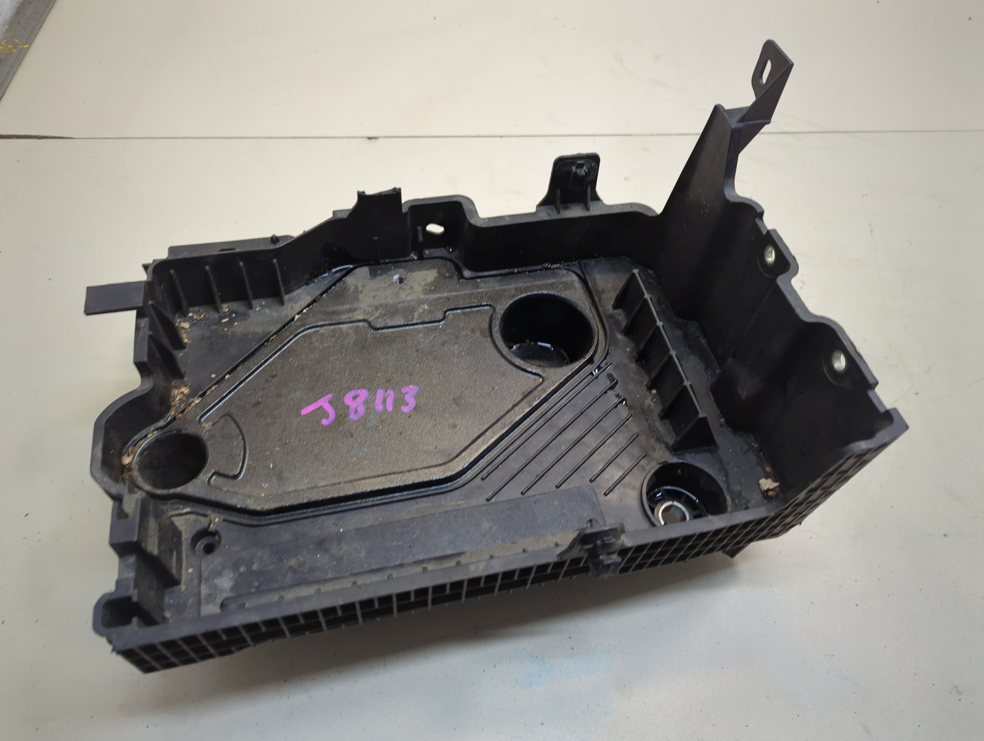 Площадка под аккумулятор (АКБ)