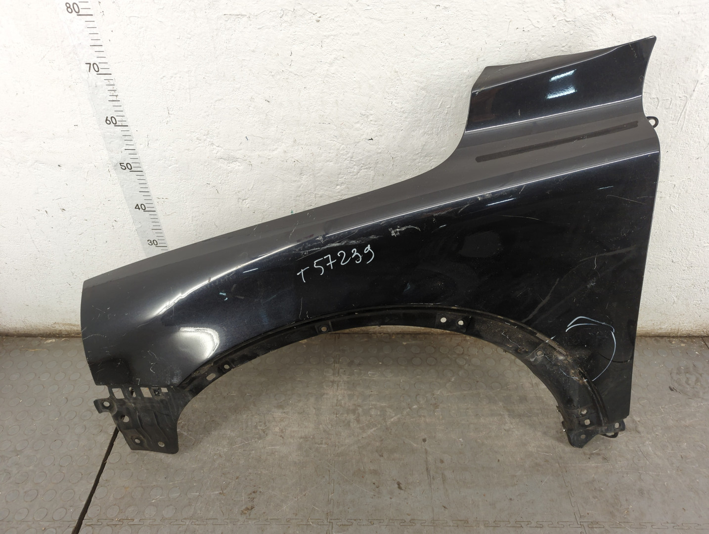 Крыло переднее левое