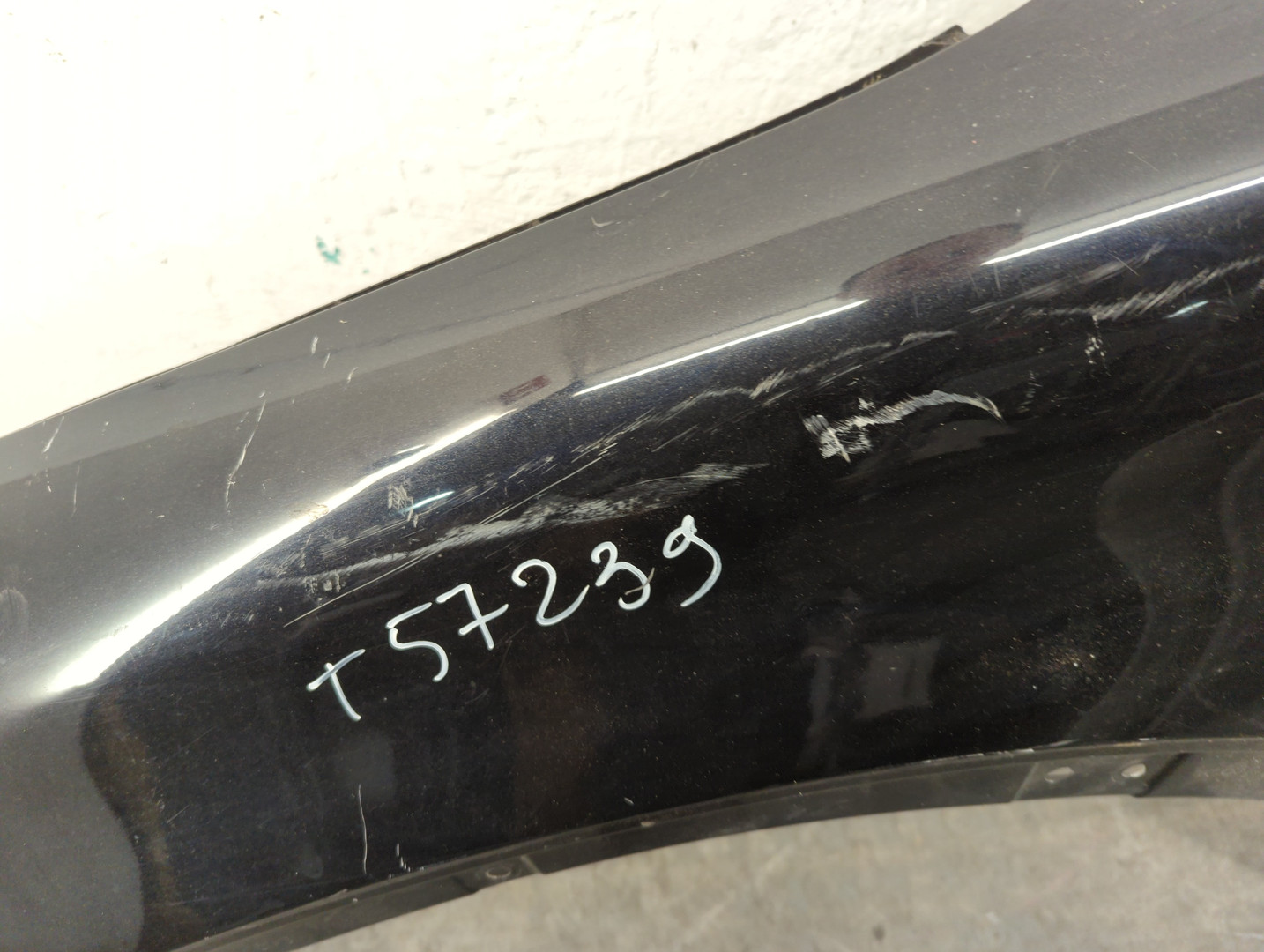 Крыло переднее левое