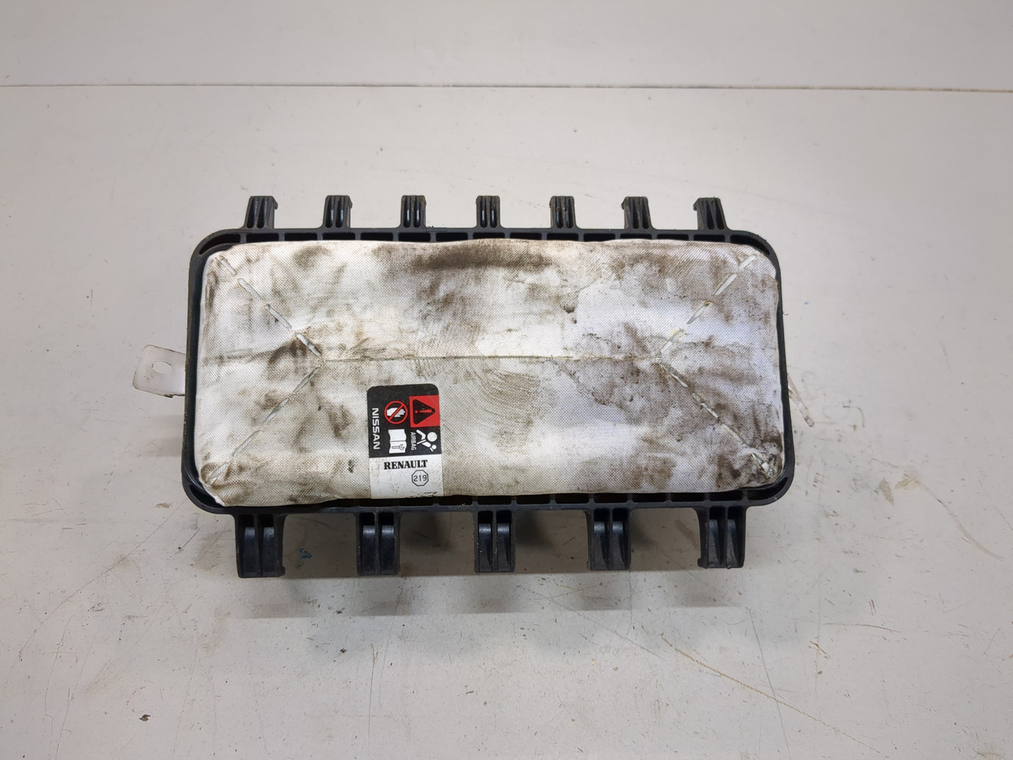 Подушка безопасности пассажирская (в торпедо)