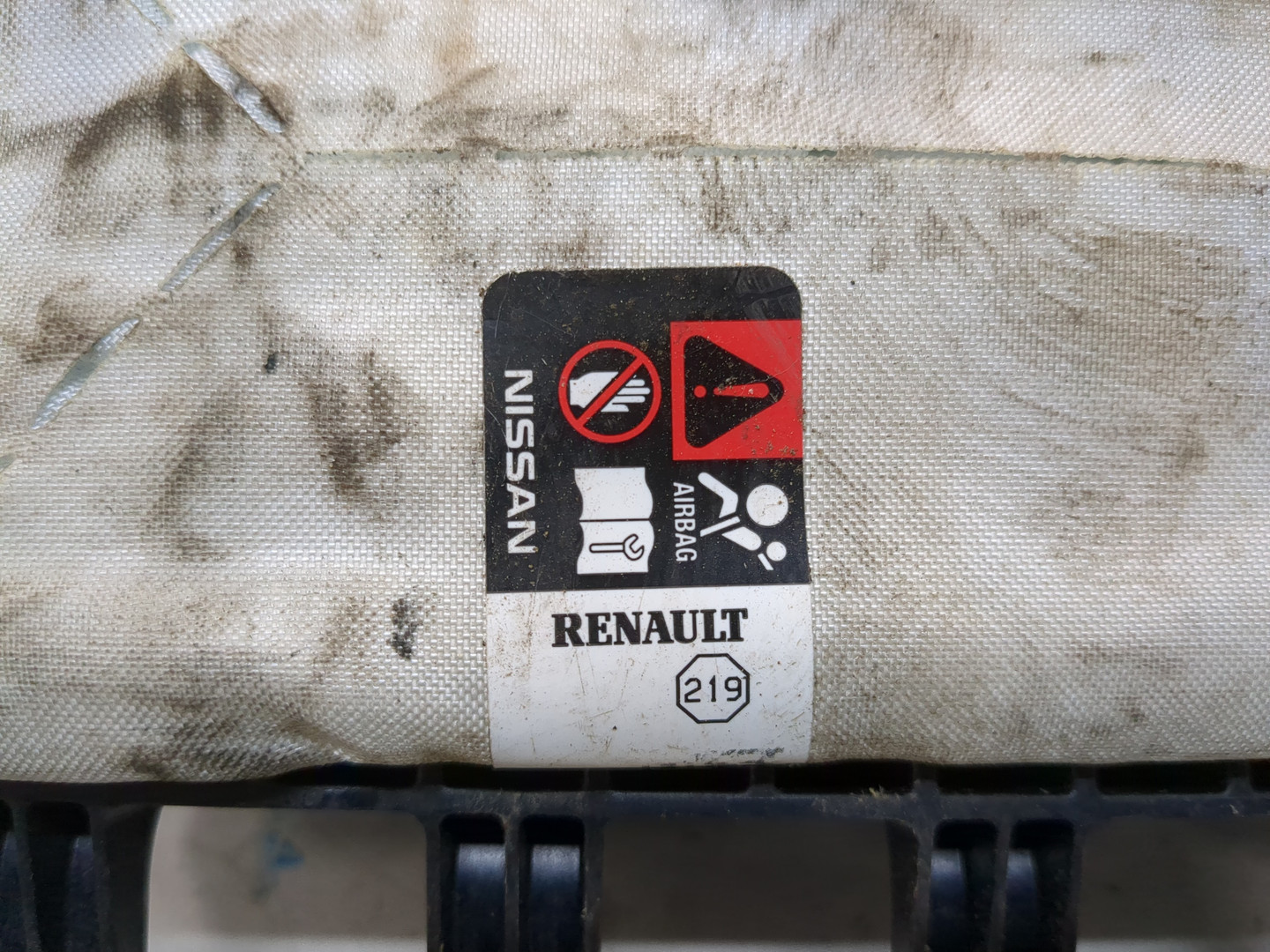 Подушка безопасности пассажирская (в торпедо)