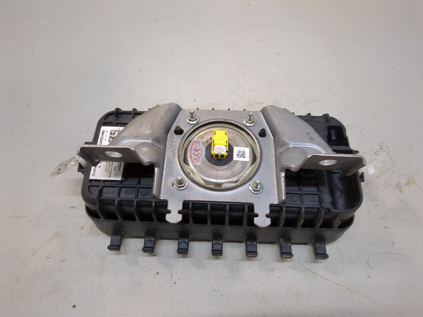 Подушка безопасности пассажирская (в торпедо)