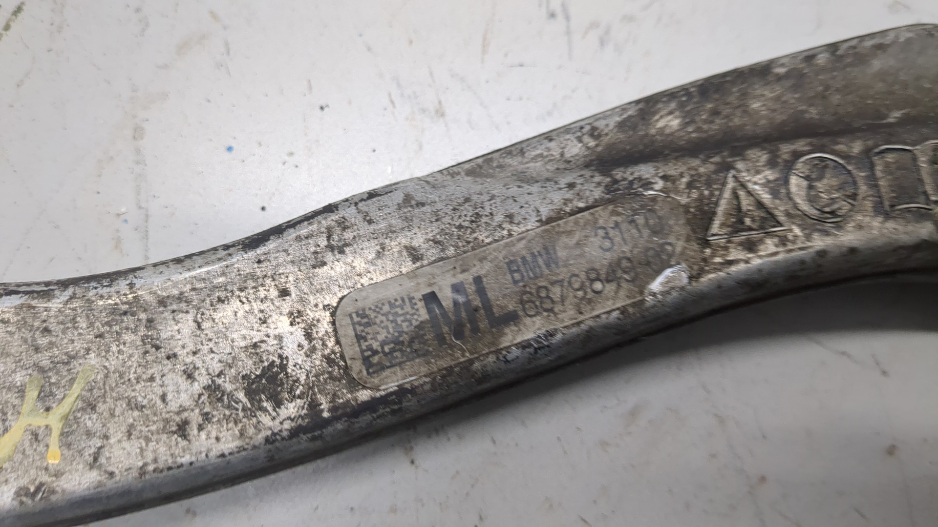 Рычаг передний левый