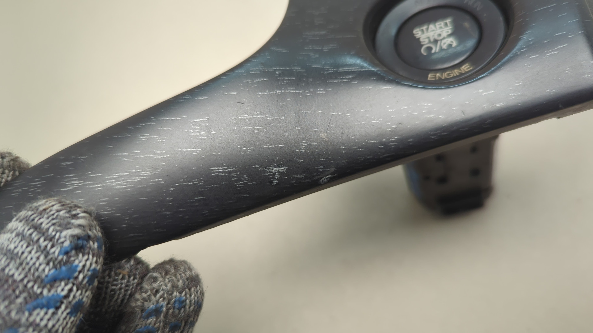 Кнопка запуска двигателя