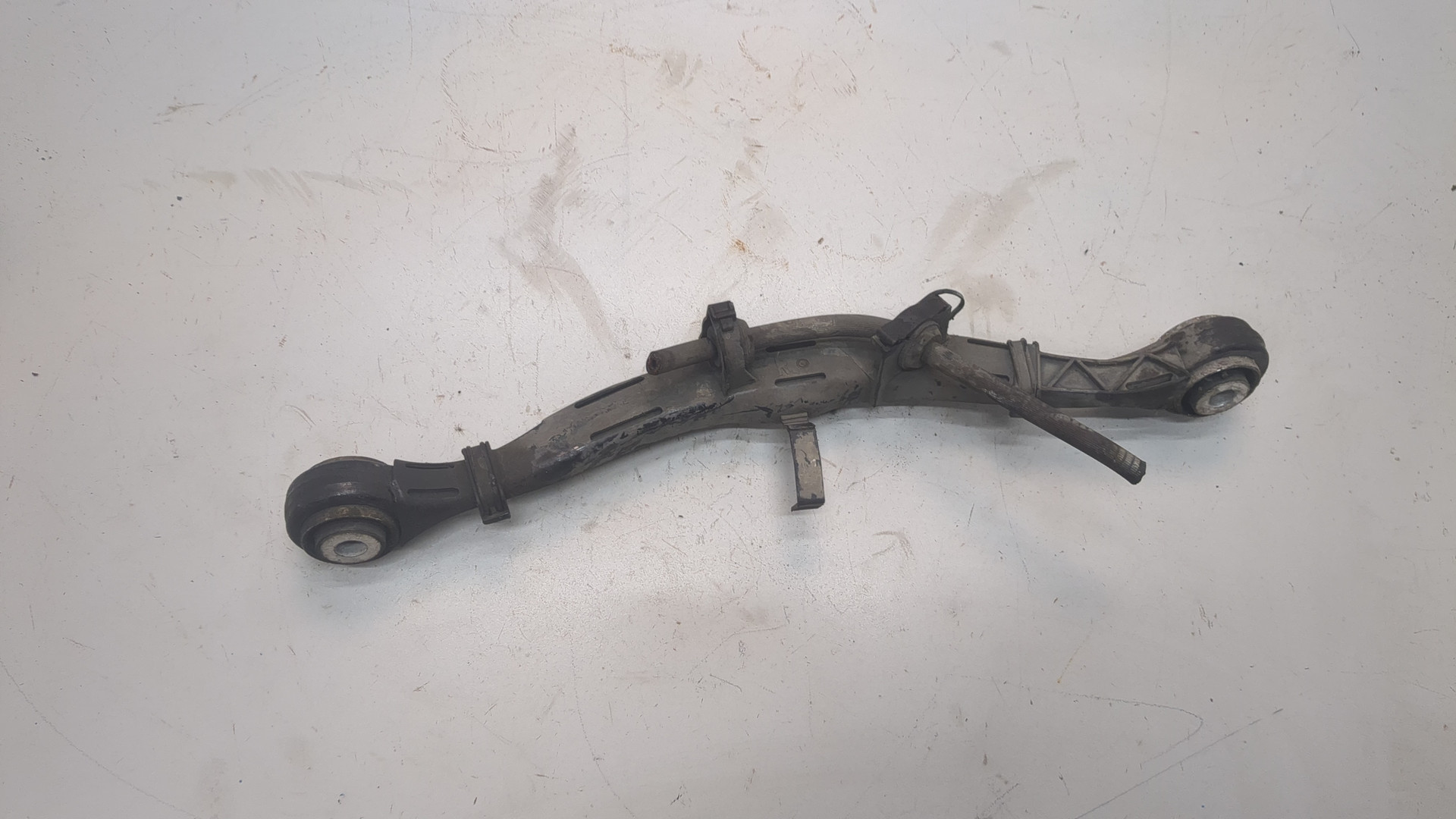 Рычаг задний правый