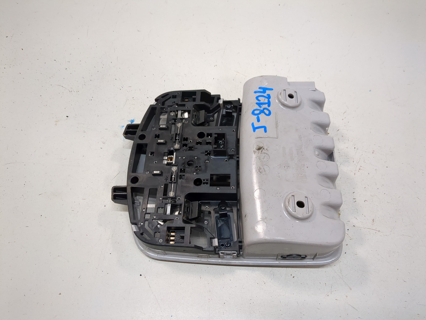 Плафон салонный