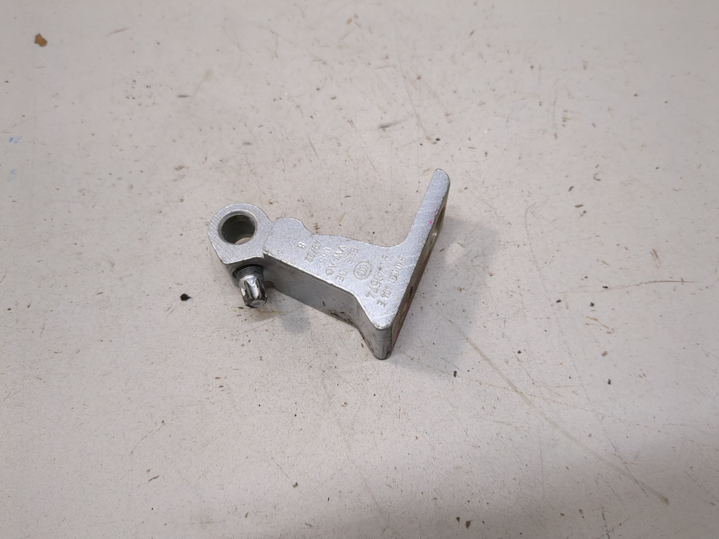 Петля двери