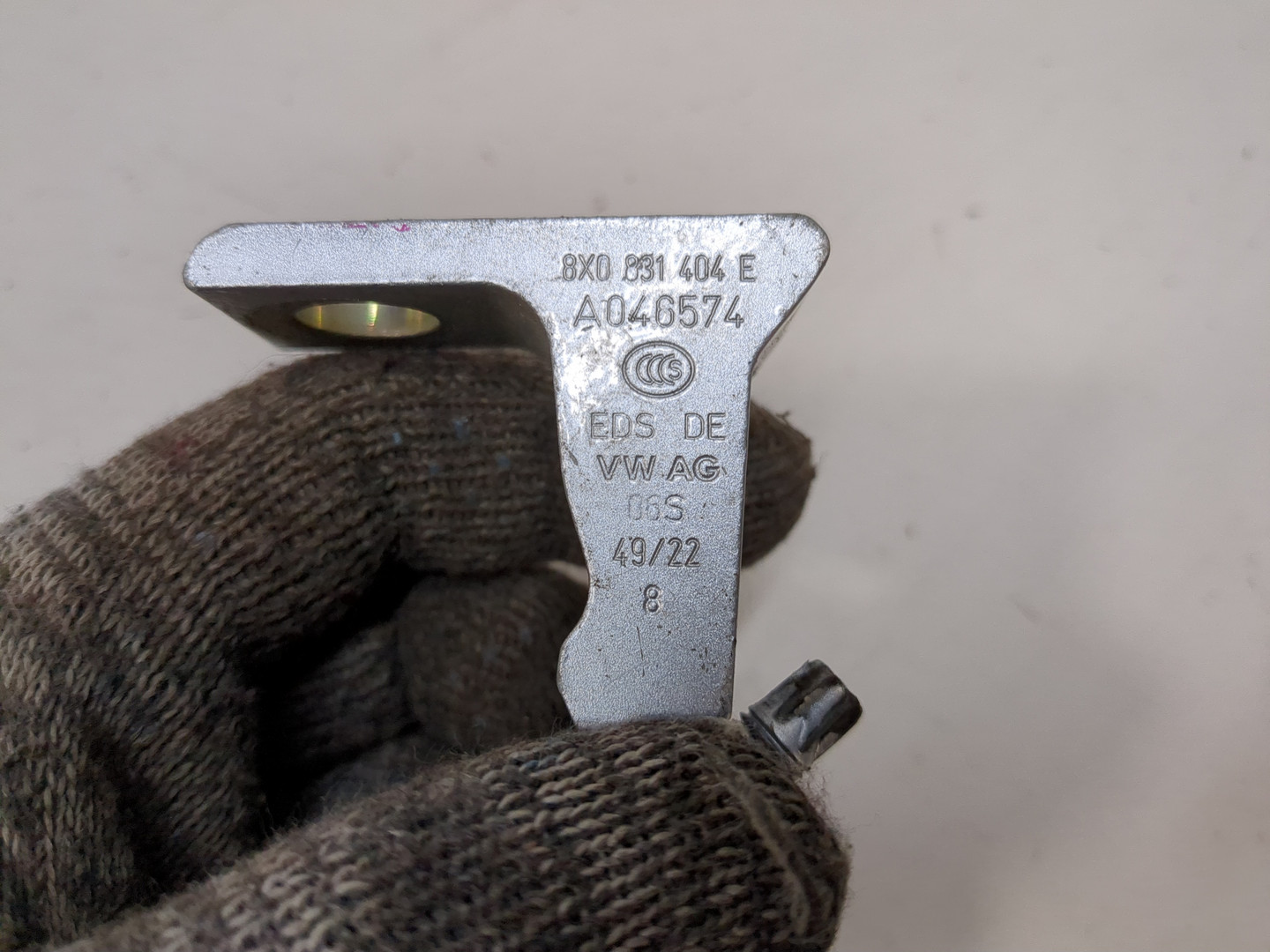 Петля двери