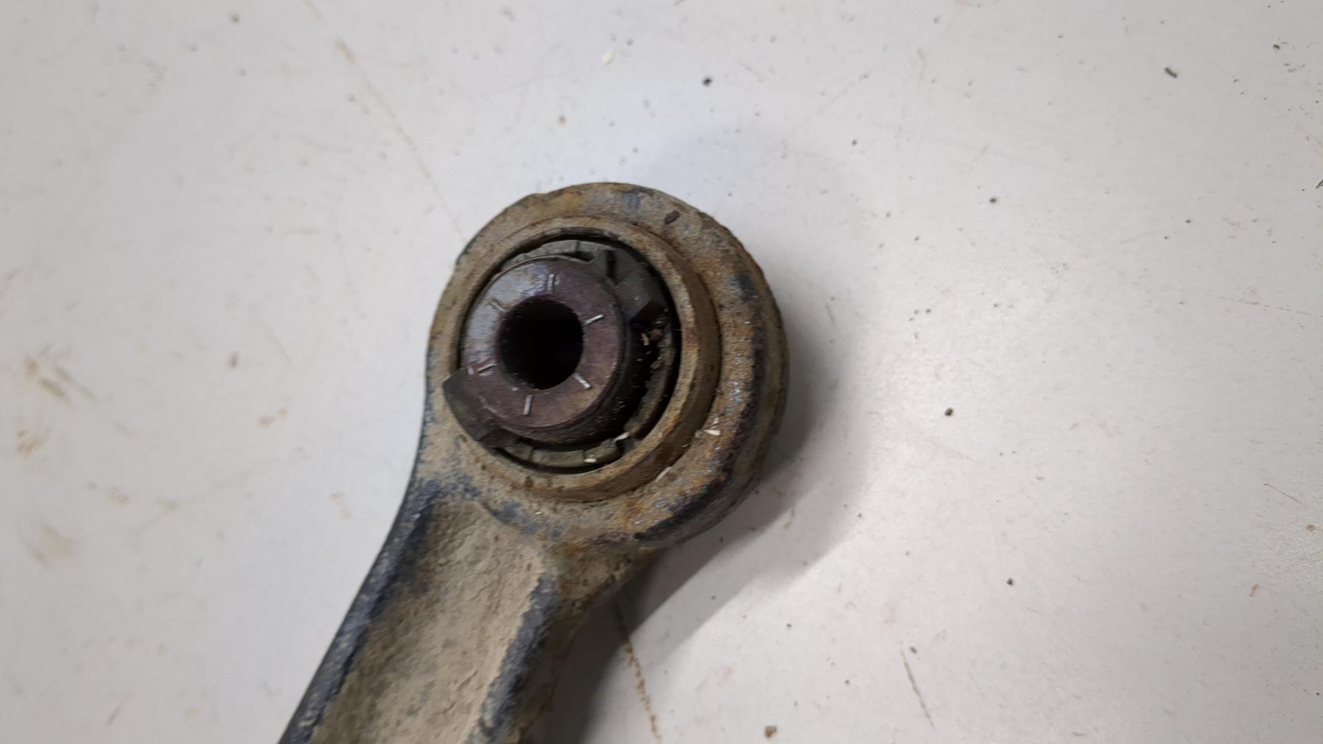 Рычаг задний