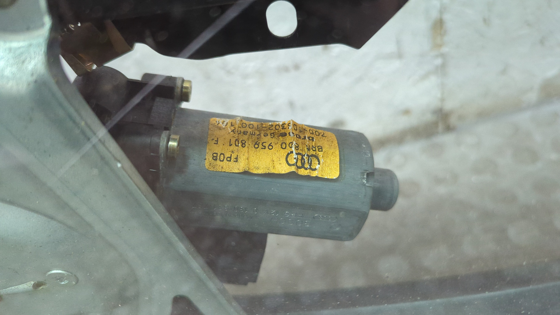 Стеклоподъемник электр. передний левый