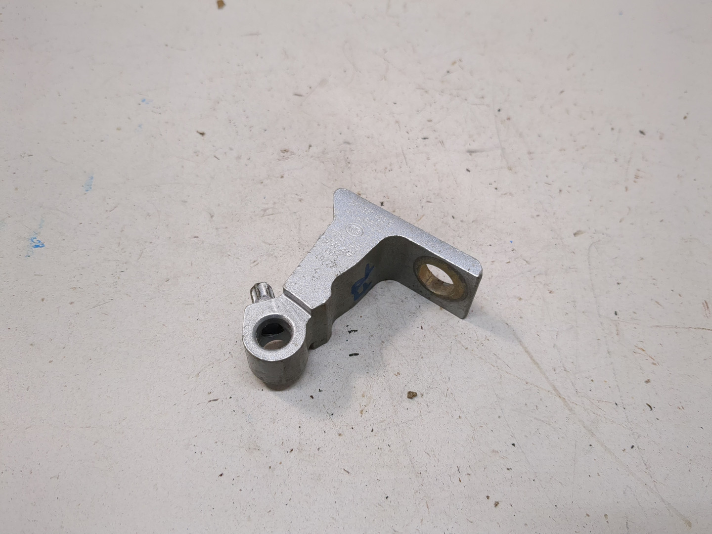 Петля двери