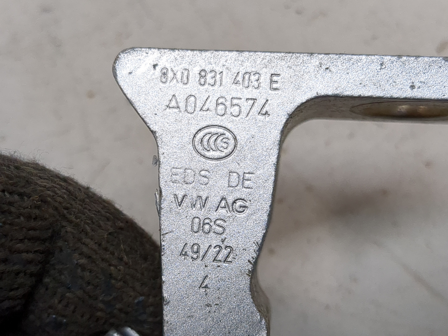 Петля двери