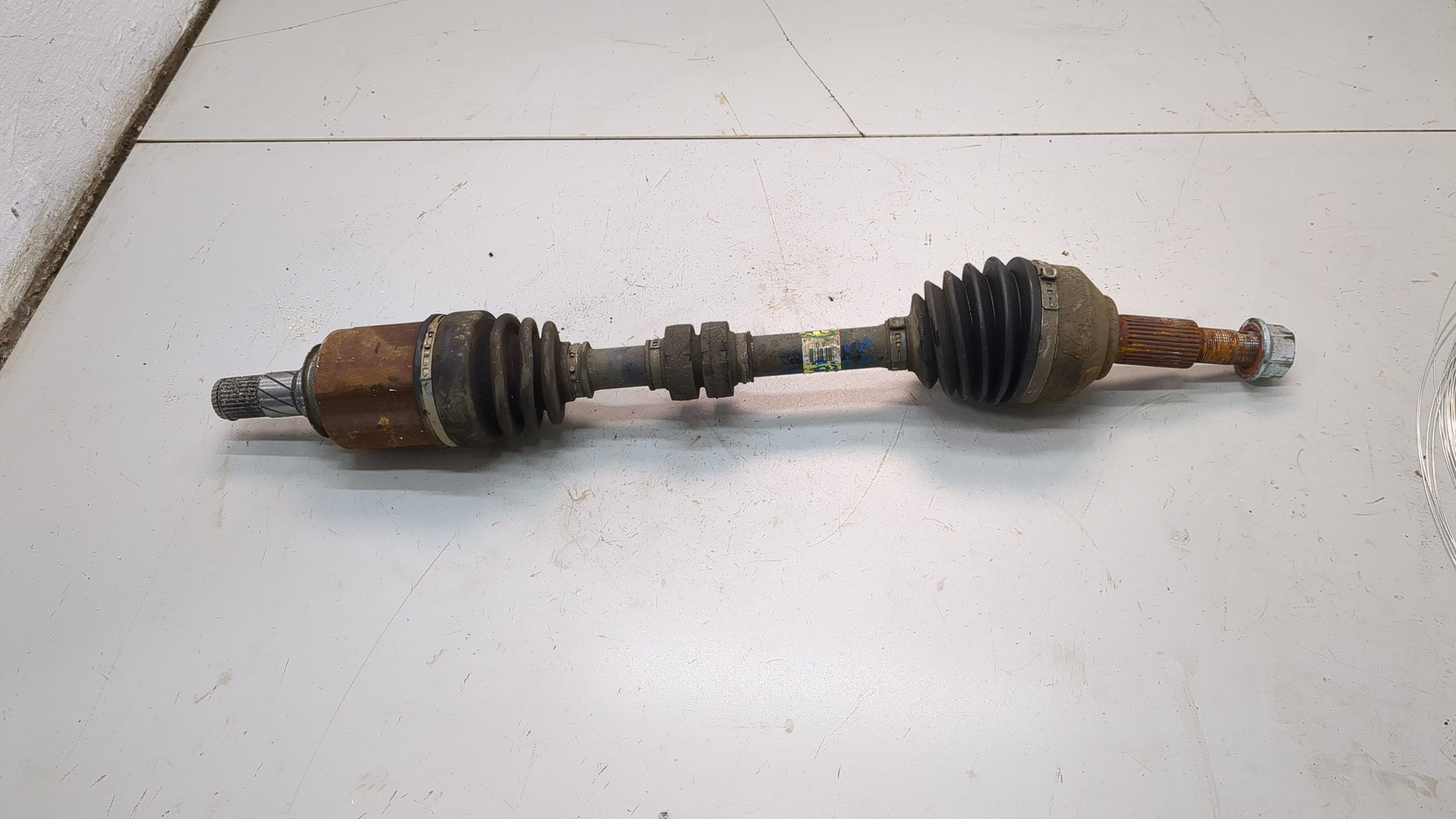 Полуось передняя левая