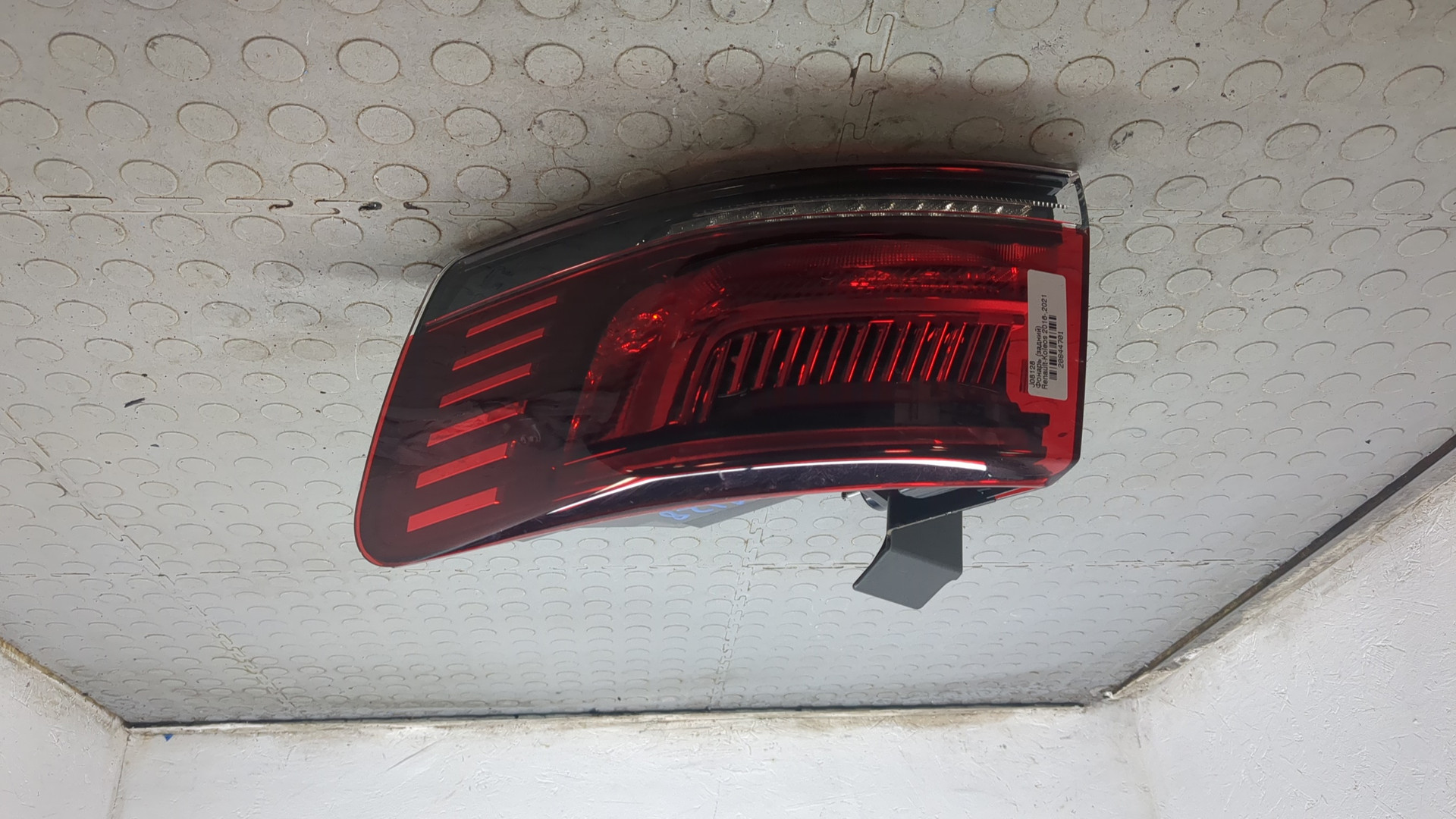 Фонарь задний правый