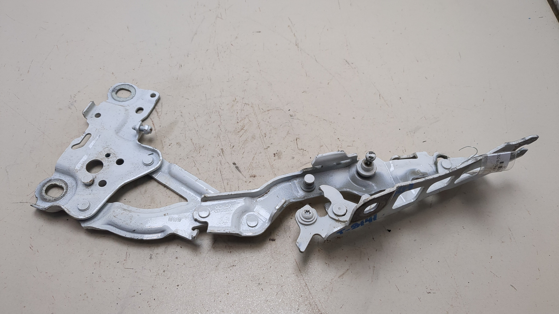 Петля капота правая