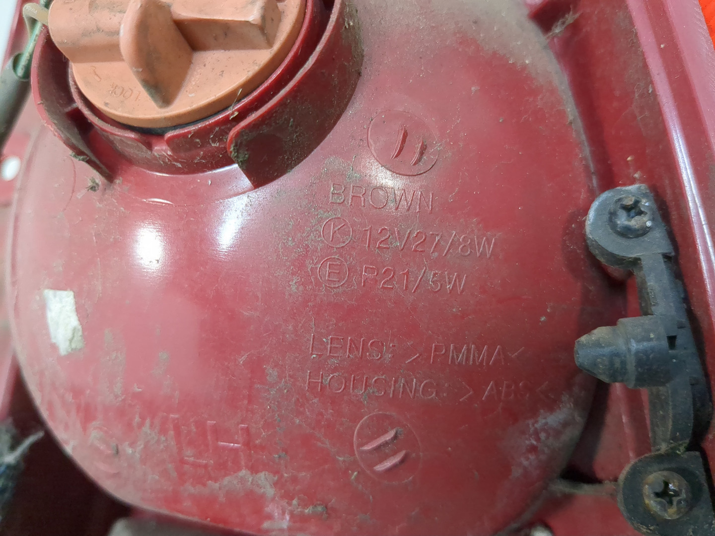 Фонарь задний левый