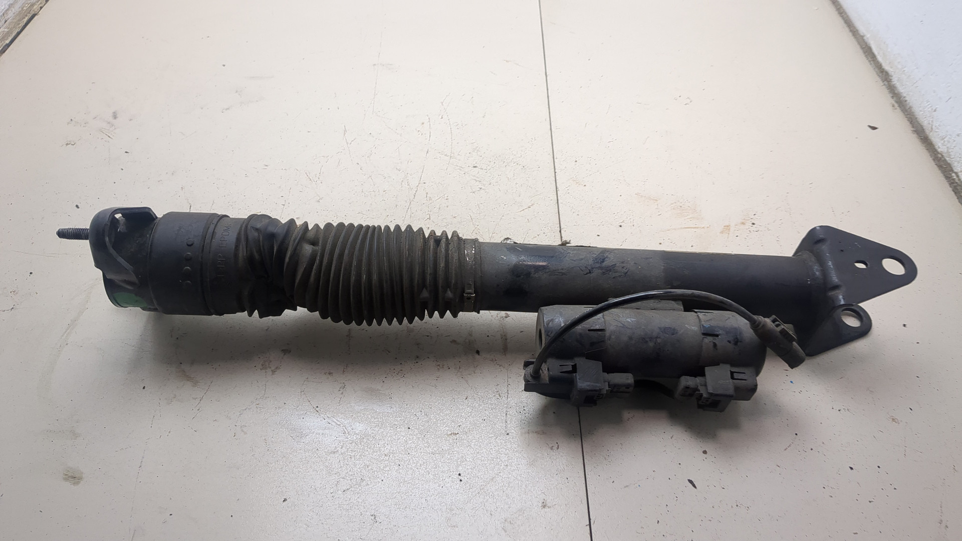 Амортизатор задний (стойка)